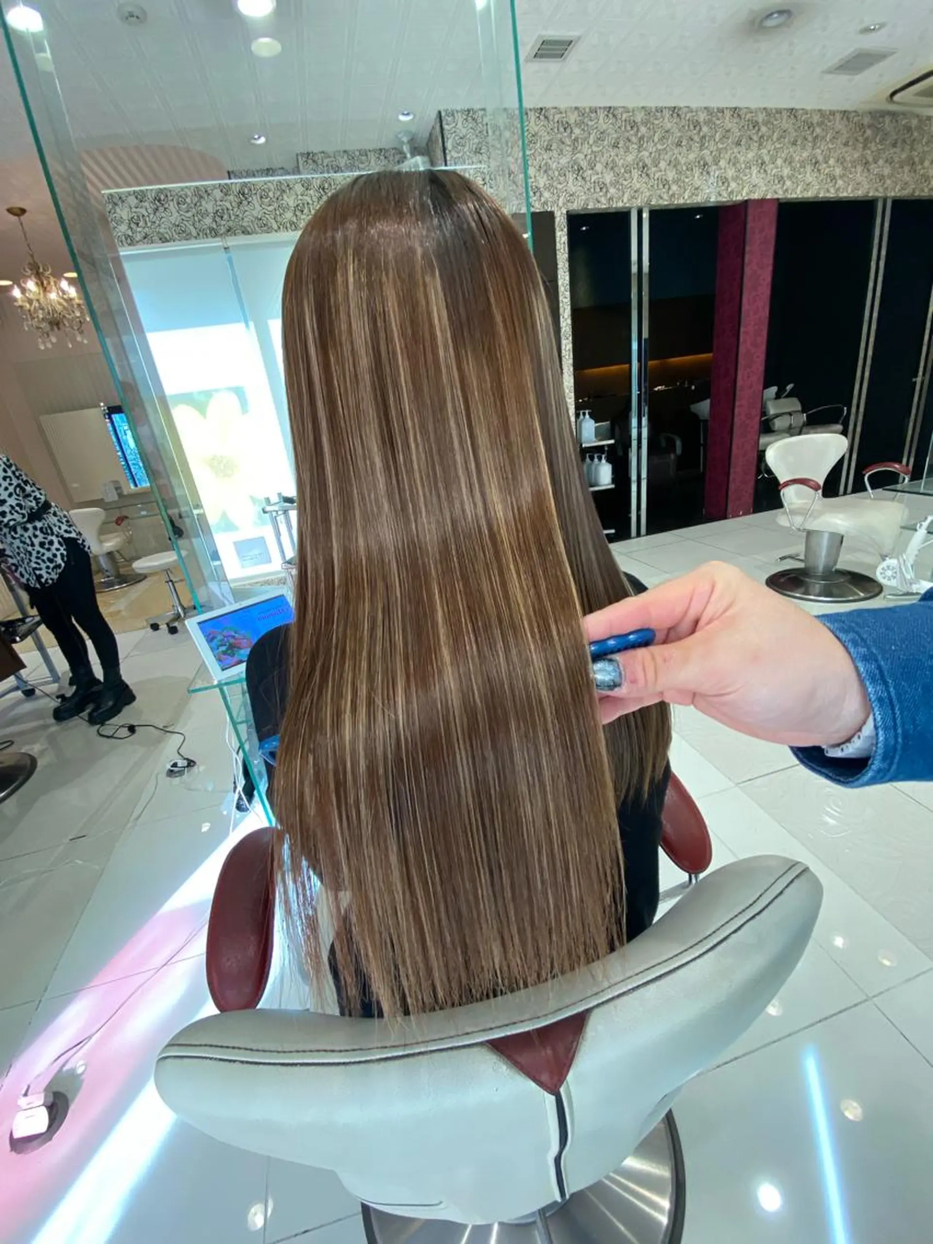 ロング ムトウセイマ/ 縮毛矯正/ブリーチのヘアスタイル