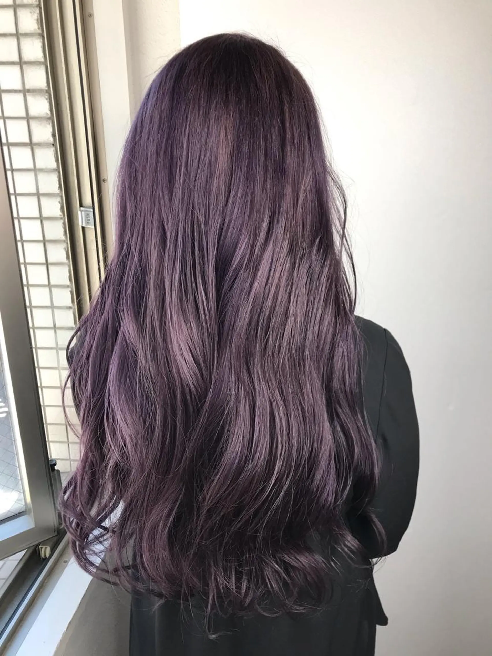 ロング カラー ハイトーンカラー パープルカラー 似合わせ/ブリーチ カラー.岡田友仁のヘアスタイル