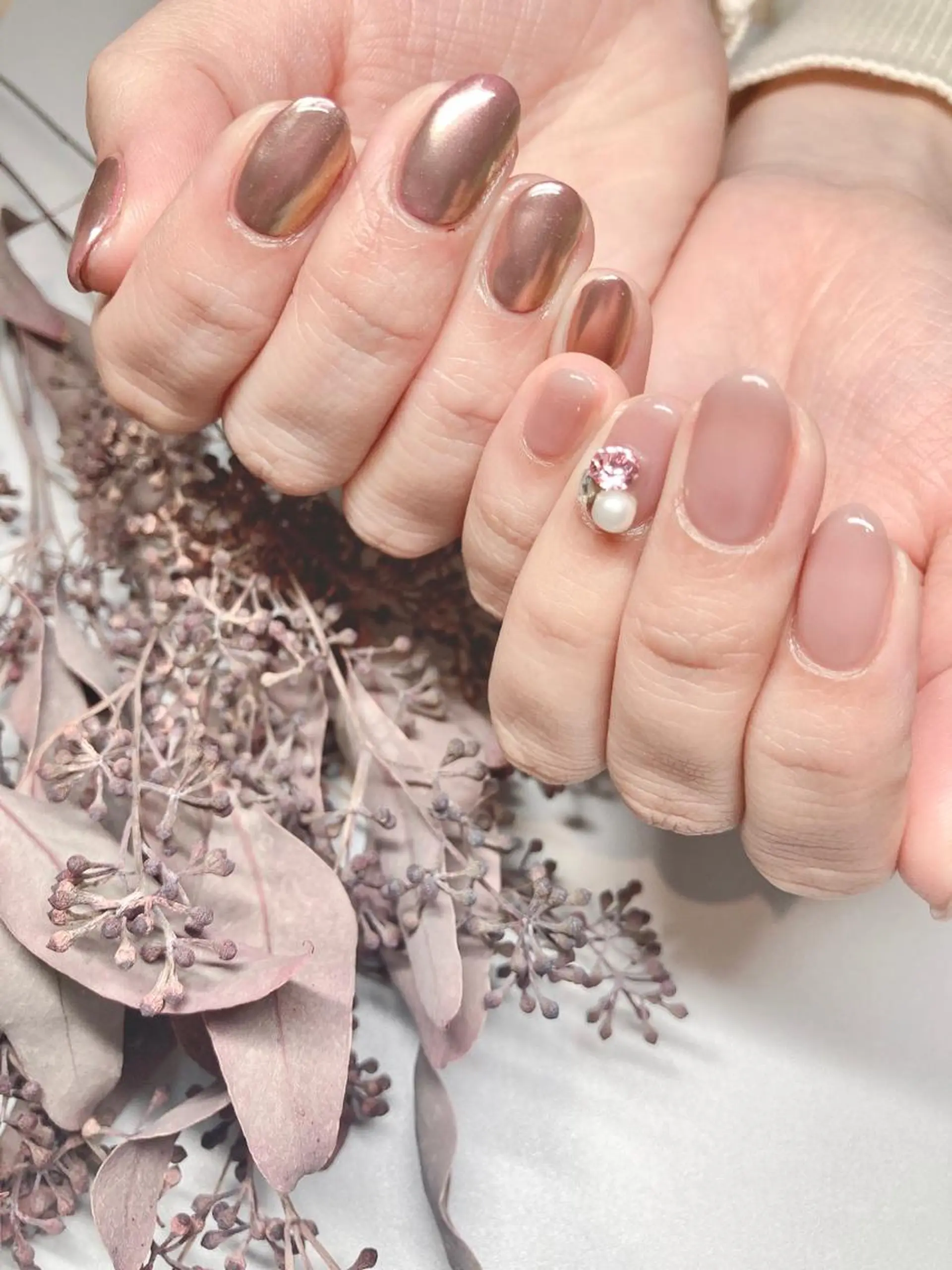 ネイル ミラーネイル ワンカラーネイル ストーンネイル ハンドネイル nail salon fiolのネイルデザイン