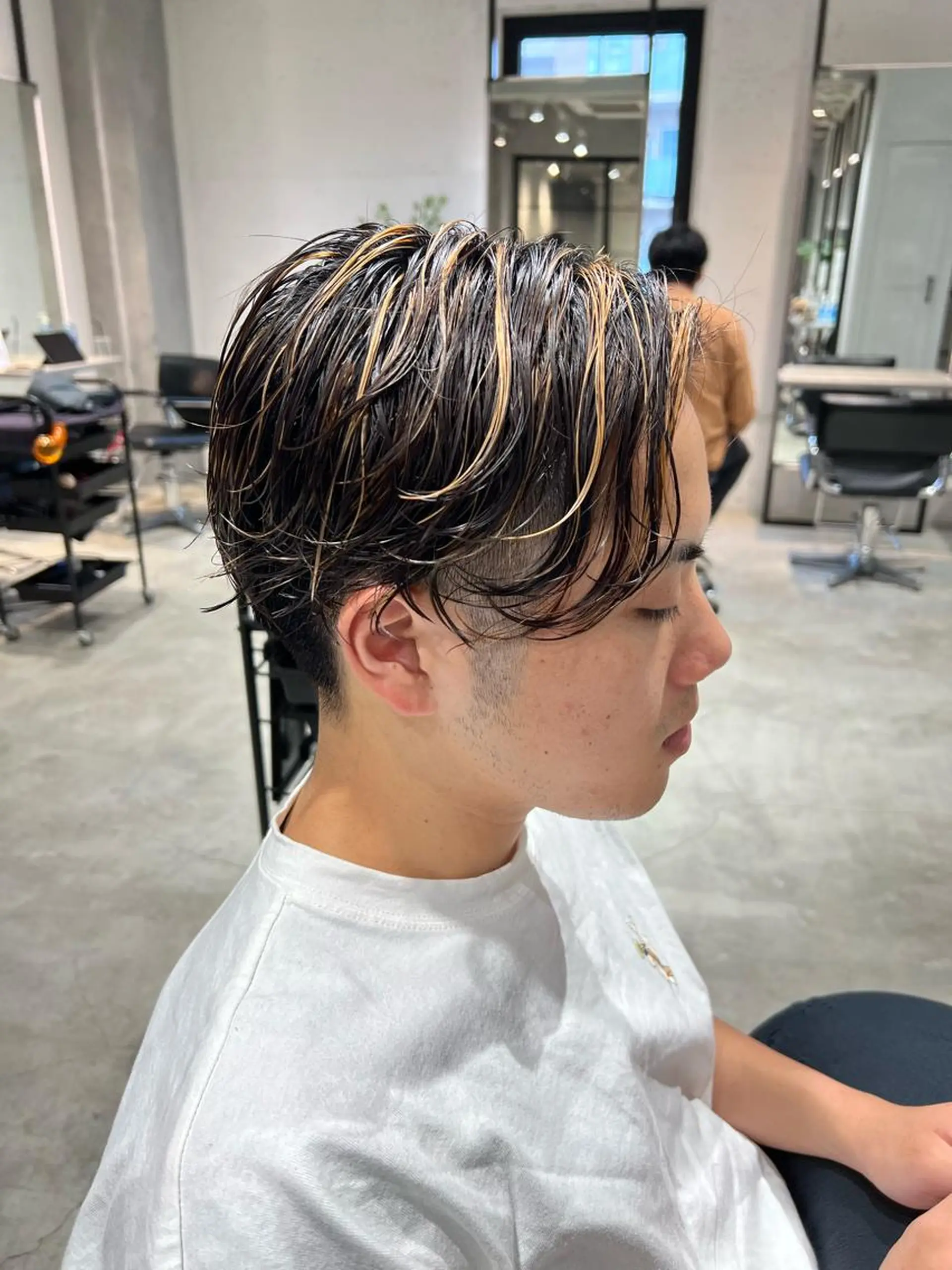 ショート カラー メンズ センターパート メンズハイライト メンズパーマ ハイライトカラー ハイライト カット ヘアカラー トリートメント 髪質改善/縮毛矯正 レイヤー/松川匠のヘアスタイル