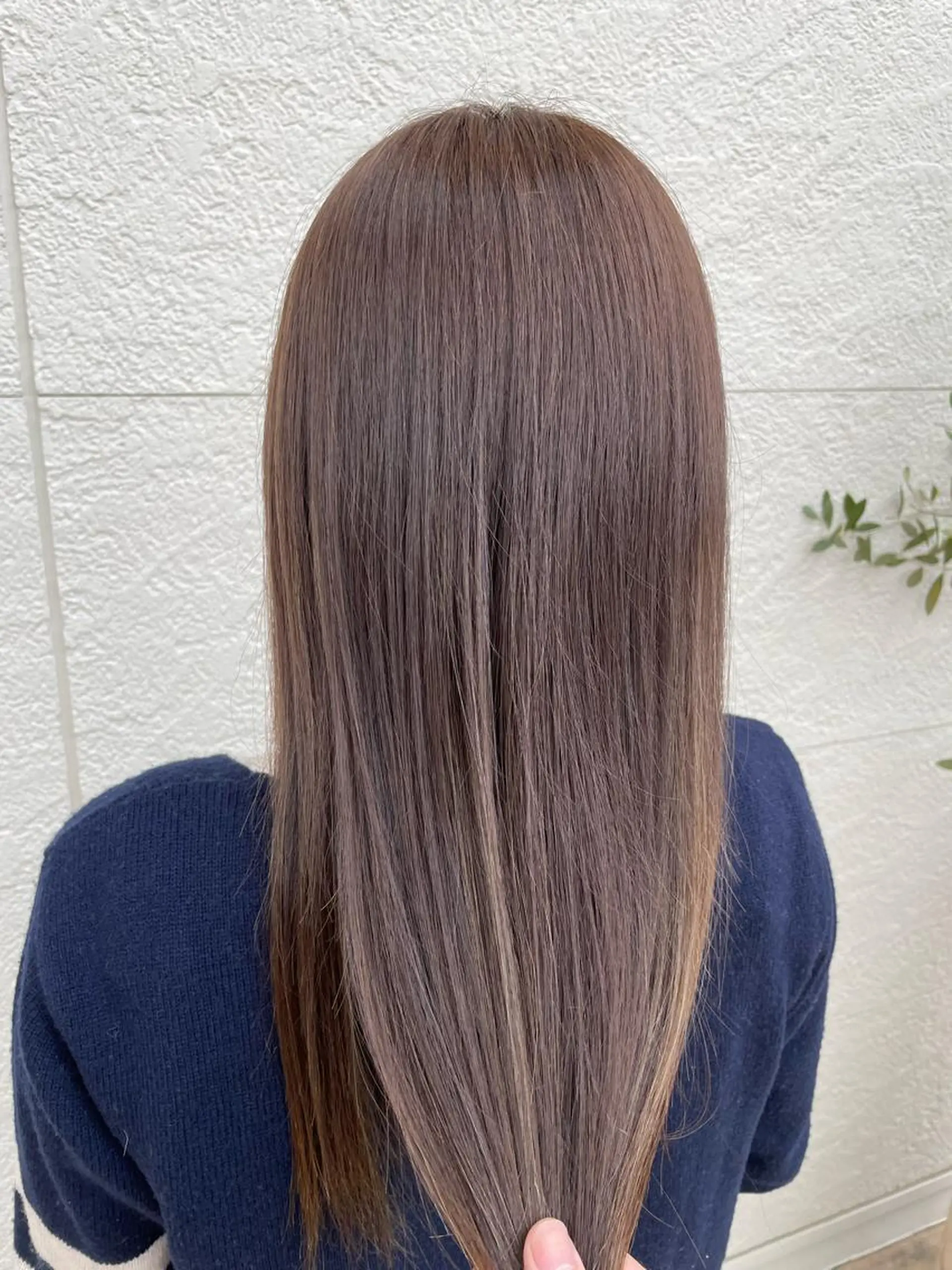 ロング カラー アッシュ ベージュカラー 透明感カラー カット ヘアカラー トリートメント 鵜飼 真伍のヘアスタイル