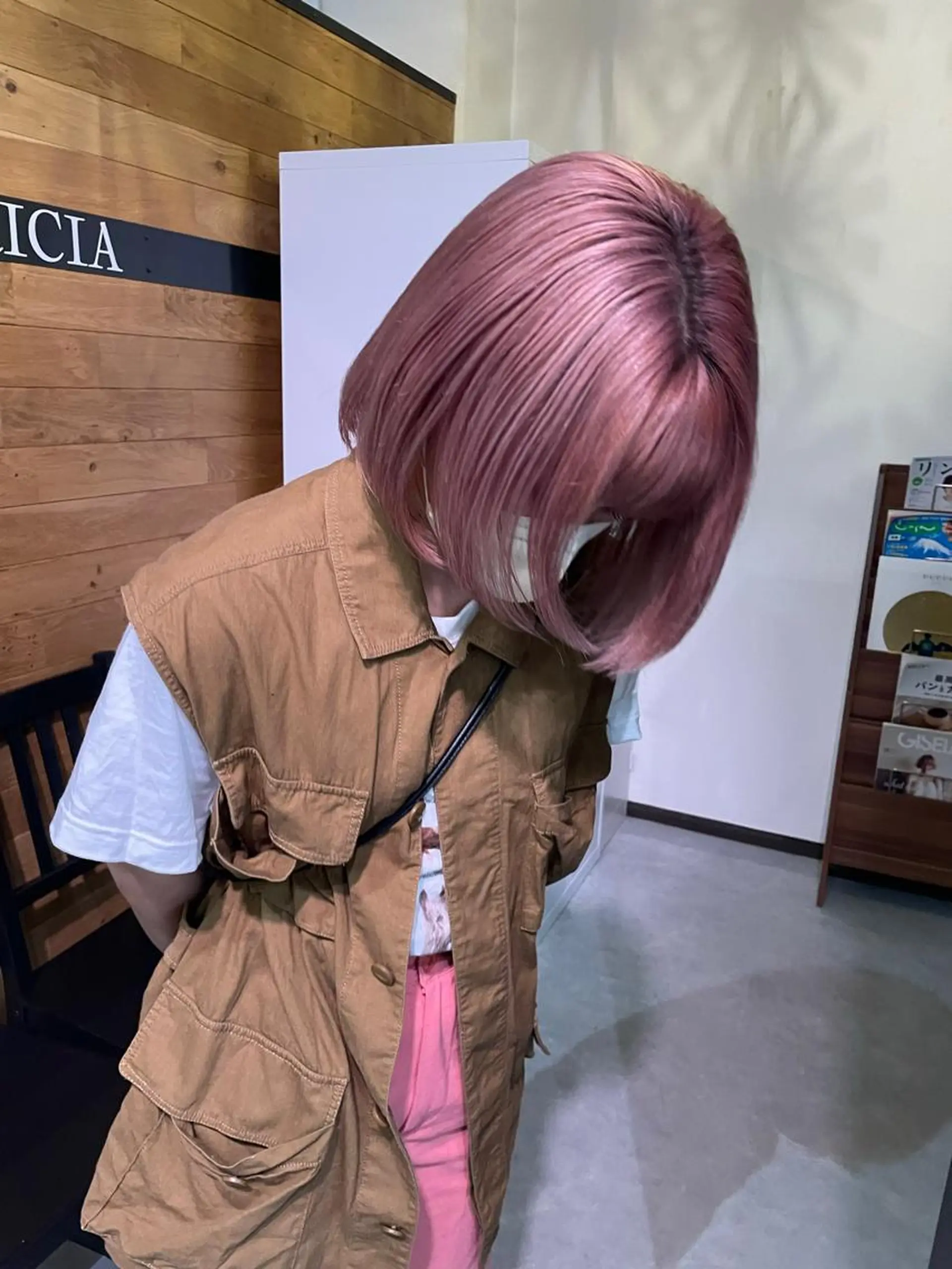 ショート カラー 高梨 菜々のヘアスタイル