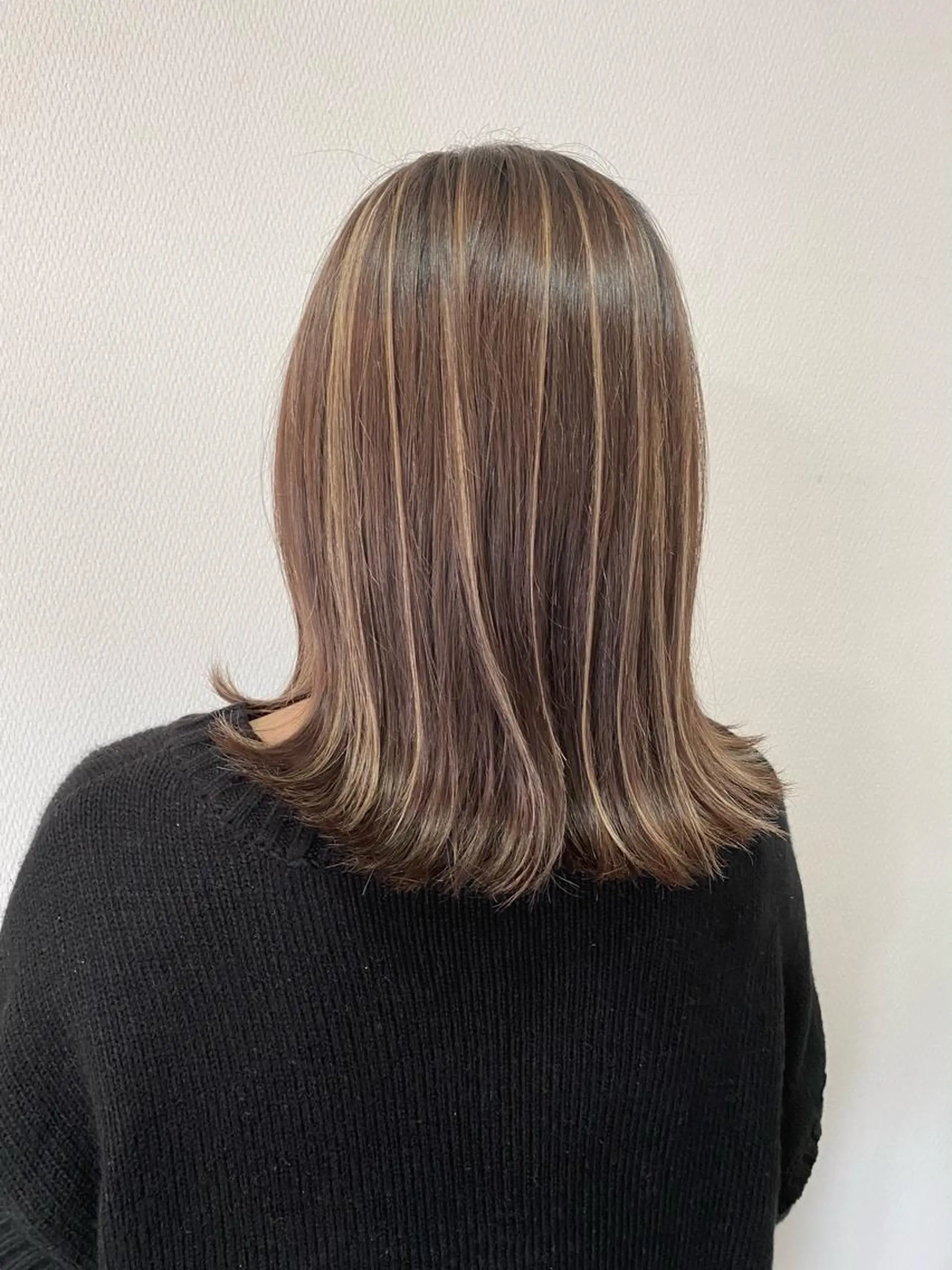 ミディアム 山本 茉希のヘアスタイル