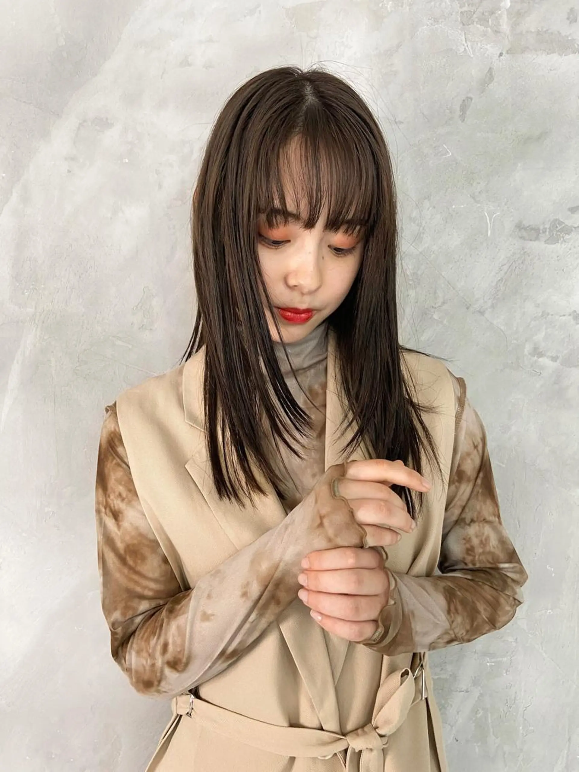 セミロング カラー ベージュカラー 黒髪 ブリーチ ダブルカラー オリーブベージュ カット ヘアカラー トリートメント 岡本康平/ボブ /ブリーチ/レイヤーのヘアスタイル