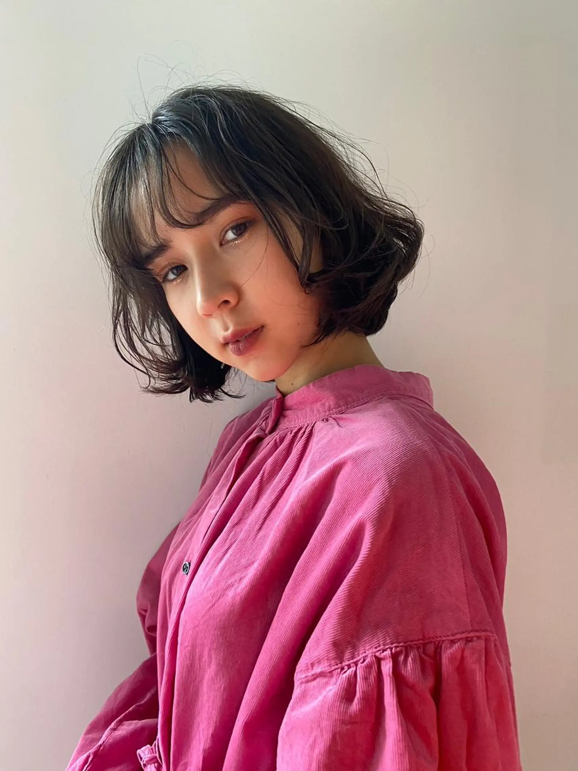 ミディアム カラー パーマ ショートボブ アディクシーカラー ブリーチ ブロンド ブルーカラー カット ヘアカラー トリートメント CEINE PATHのヘアスタイル