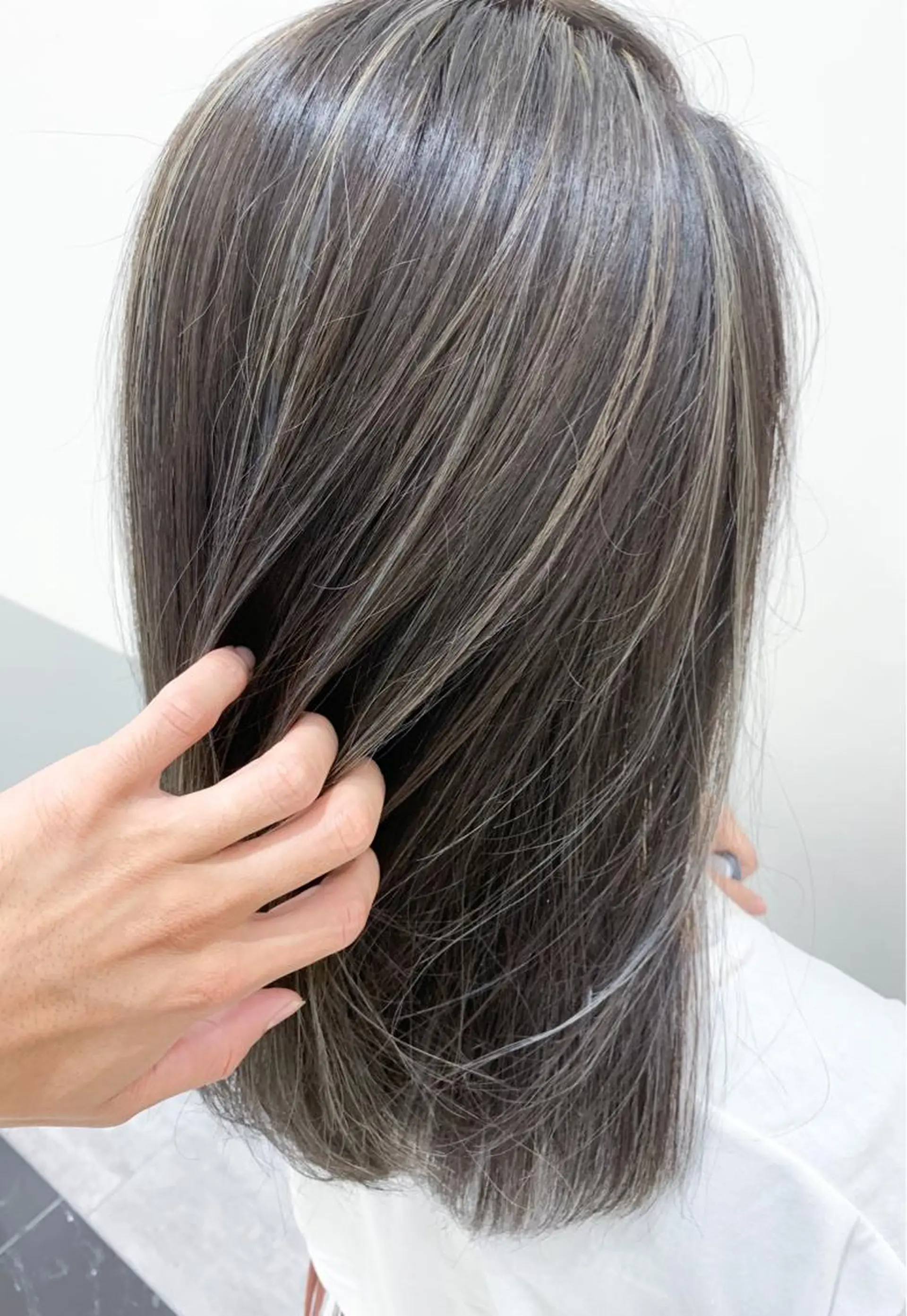 セミロング カラー 小島 脩のヘアスタイル