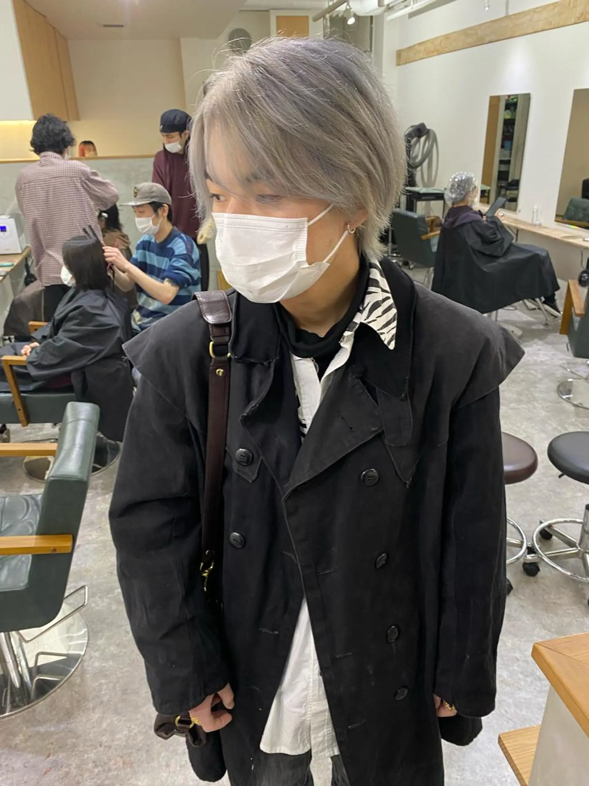 ショート カラー メンズ メンズブリーチ ブリーチ シルバー ホワイトシルバー ヘアカラー 森貴裕/ベージュ/ パーマ/オリーブのヘアスタイル