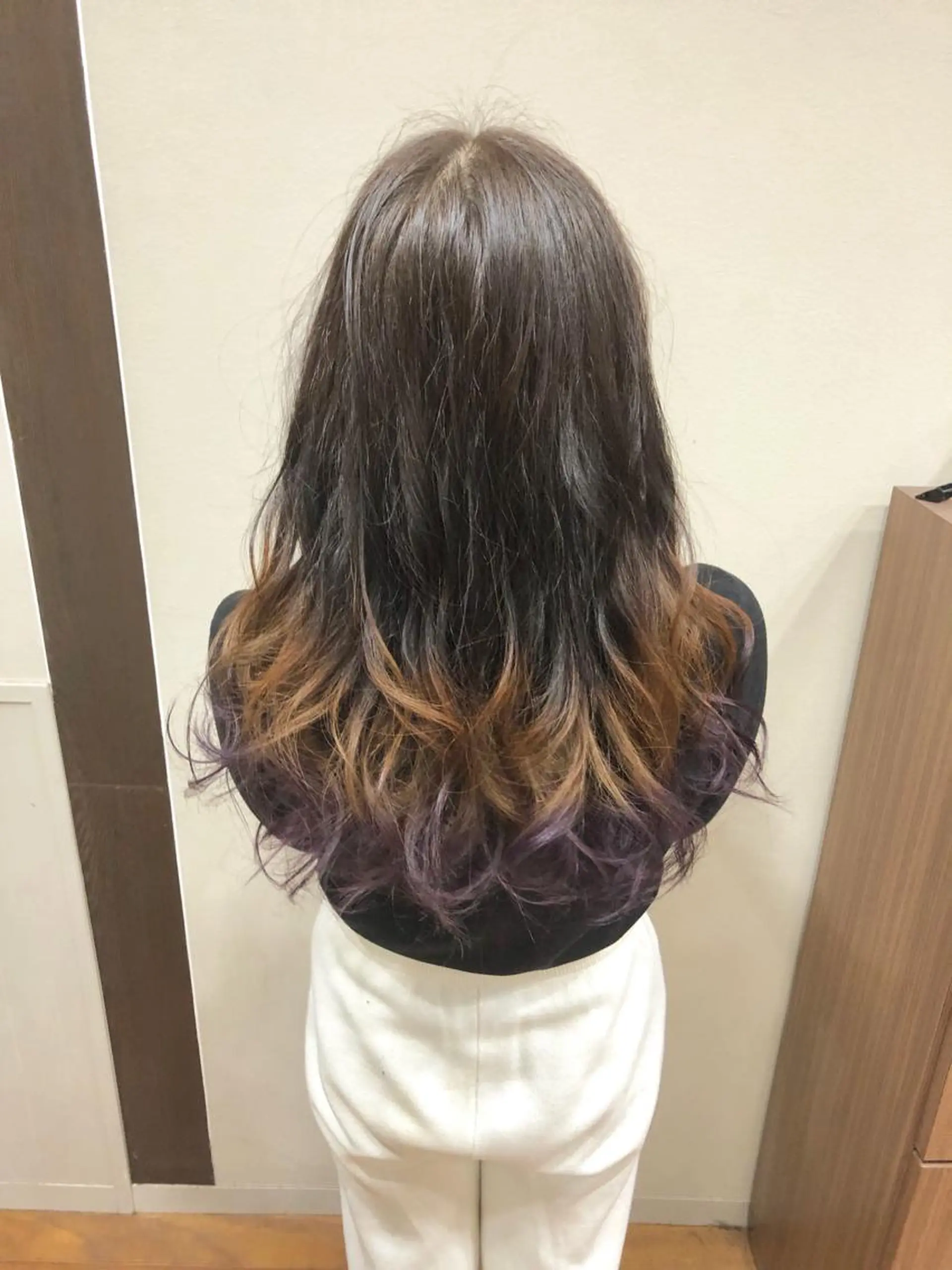 セミロング カラー グラデーションカラー パープルカラー 東條 克義のヘアスタイル
