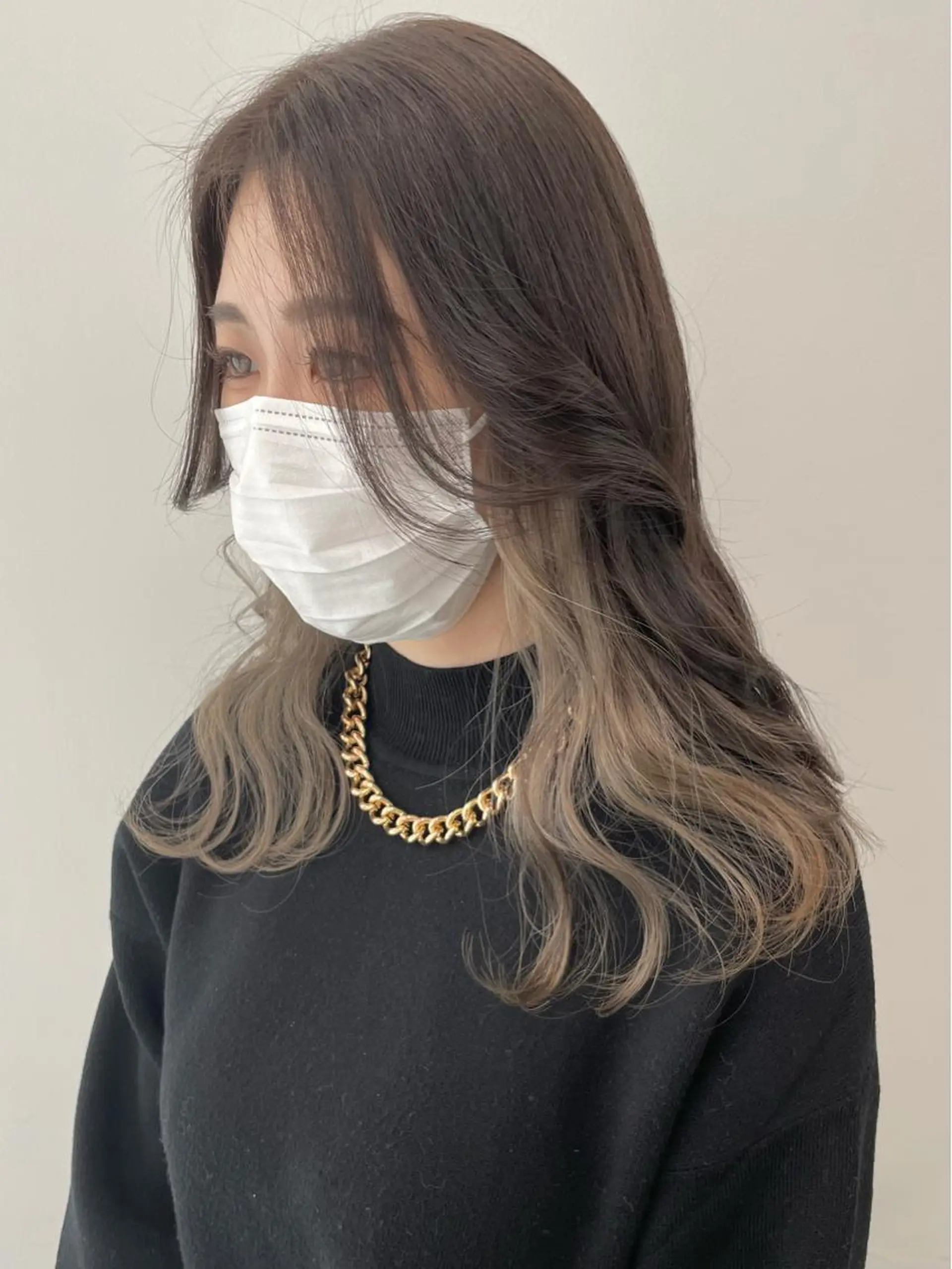 セミロング カラー ヘアアレンジ ブリーチ イヤリングカラー グレージュ ヘアカラー トリートメント 🦄インナーカラー 🦄貫井彩花のヘアスタイル