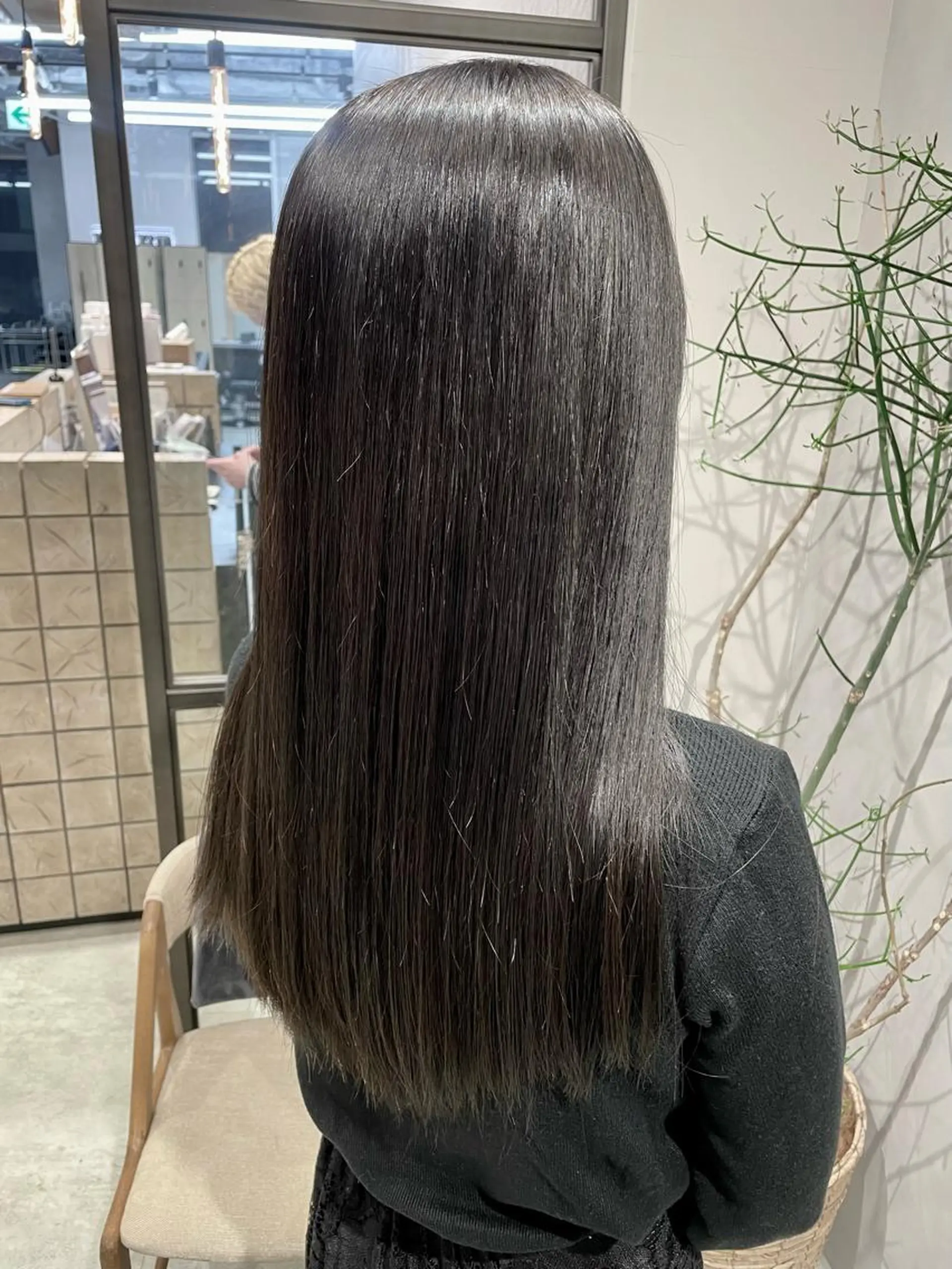 ロング カラー パーマ オリーブグレー くせ毛 髪質改善 縮毛矯正 トリートメント カット ヘアカラー 縮毛矯正 トリートメント 透明感カラー✨艶髪 制作🌱山根あゆみのヘアスタイル