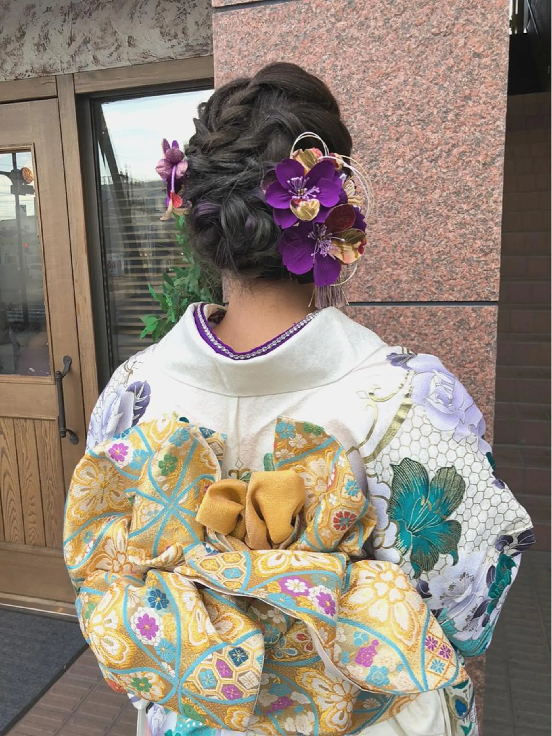 ロング カラー ヘアアレンジ ハイトーン/韓国風 🤍Nacchi🐈のマツエク・マツパデザイン