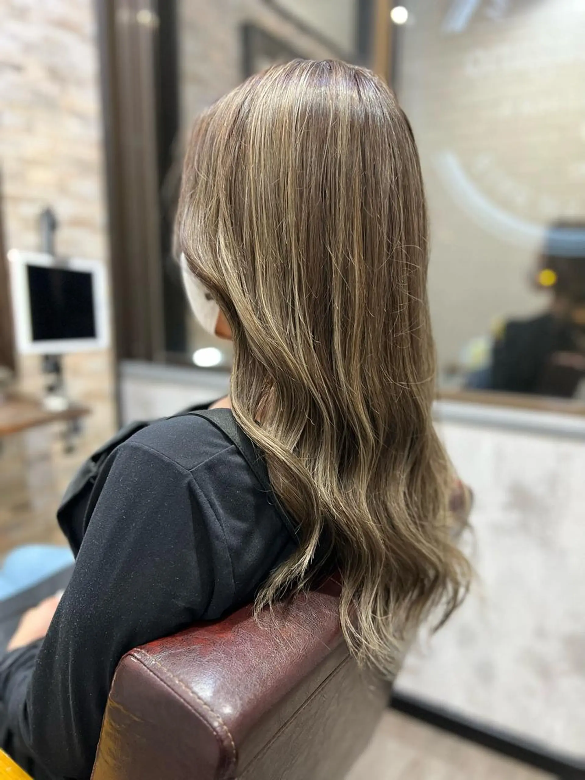 ロング カラー グレージュ ハイライトカラー シルバー シルバーグレージュ ハイライト 多賀 順平のヘアスタイル