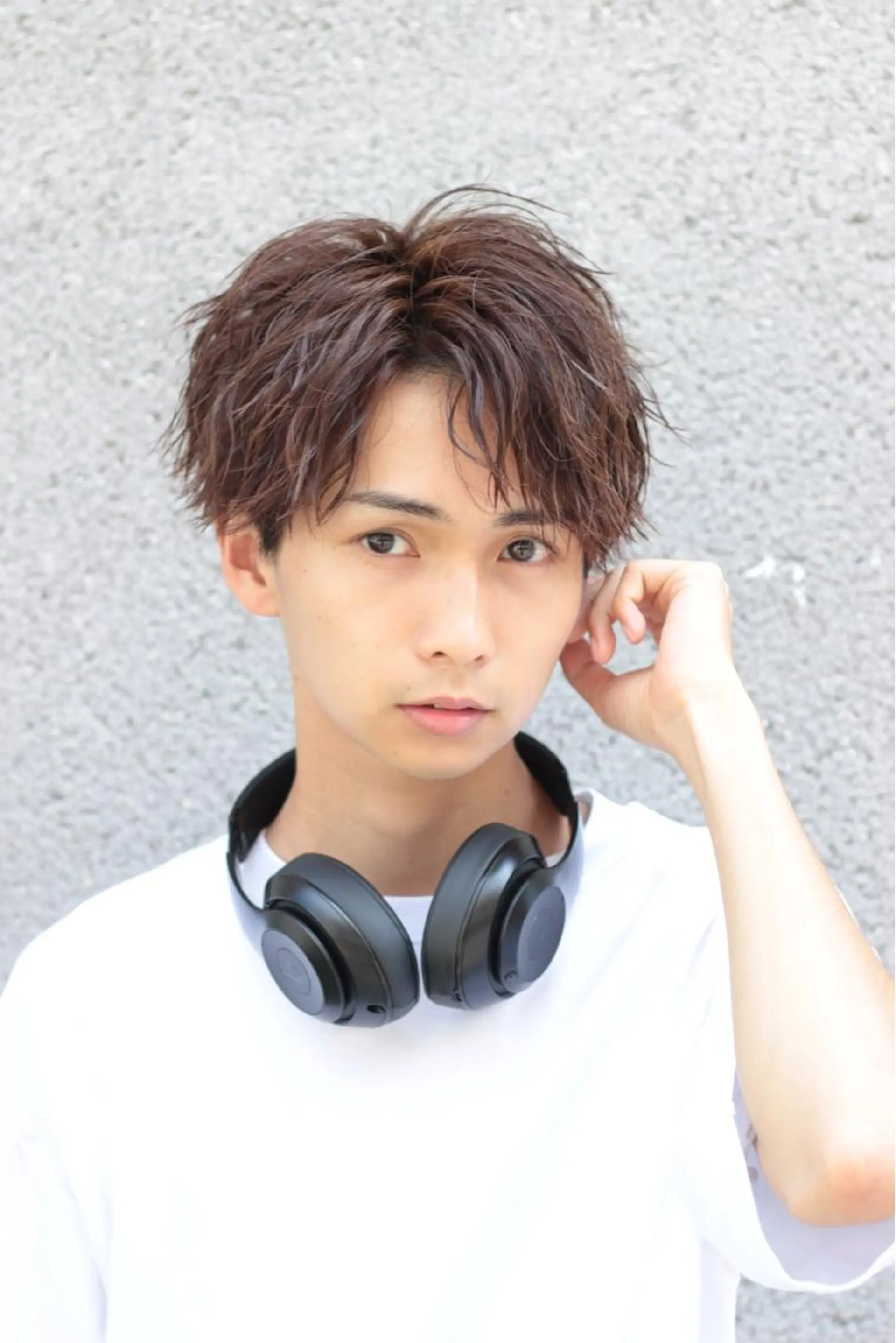 ショート カラー パーマ ヘアアレンジ メンズ アイブロウ センターパート メンズハイライト メンズハイトーン マッシュウルフ マッシュ カット パーマ トリートメント ヘッドスパ ヘアセット スパイキー/フェザー /波巻き/かいとのヘアスタイル