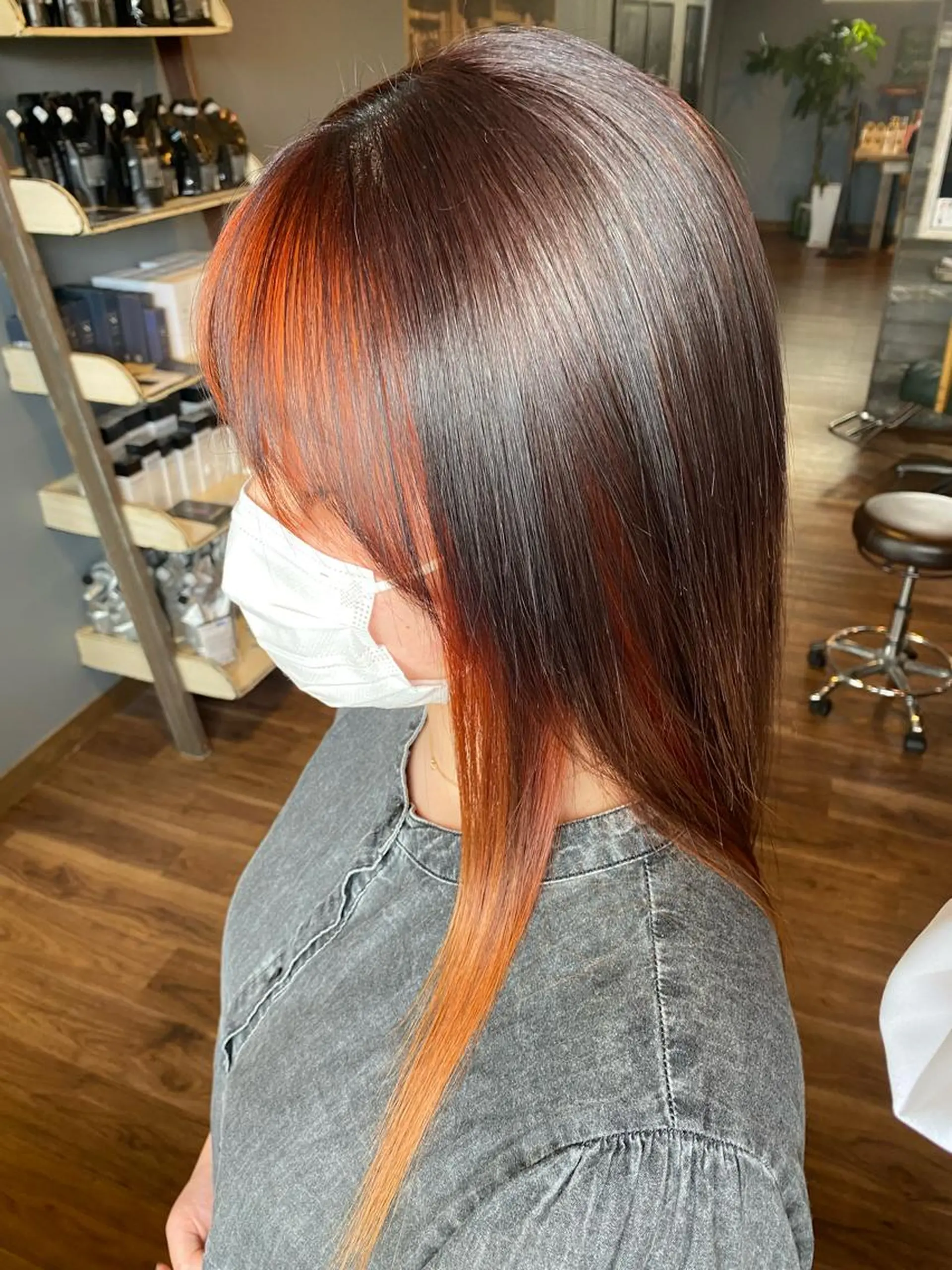 セミロング カラー パーマ ブラウンカラー オレンジ オレンジブラウン 縮毛矯正 カット ヘアカラー トリートメント ハイライト/インナー /ブリーチ/レイヤーのヘアスタイル