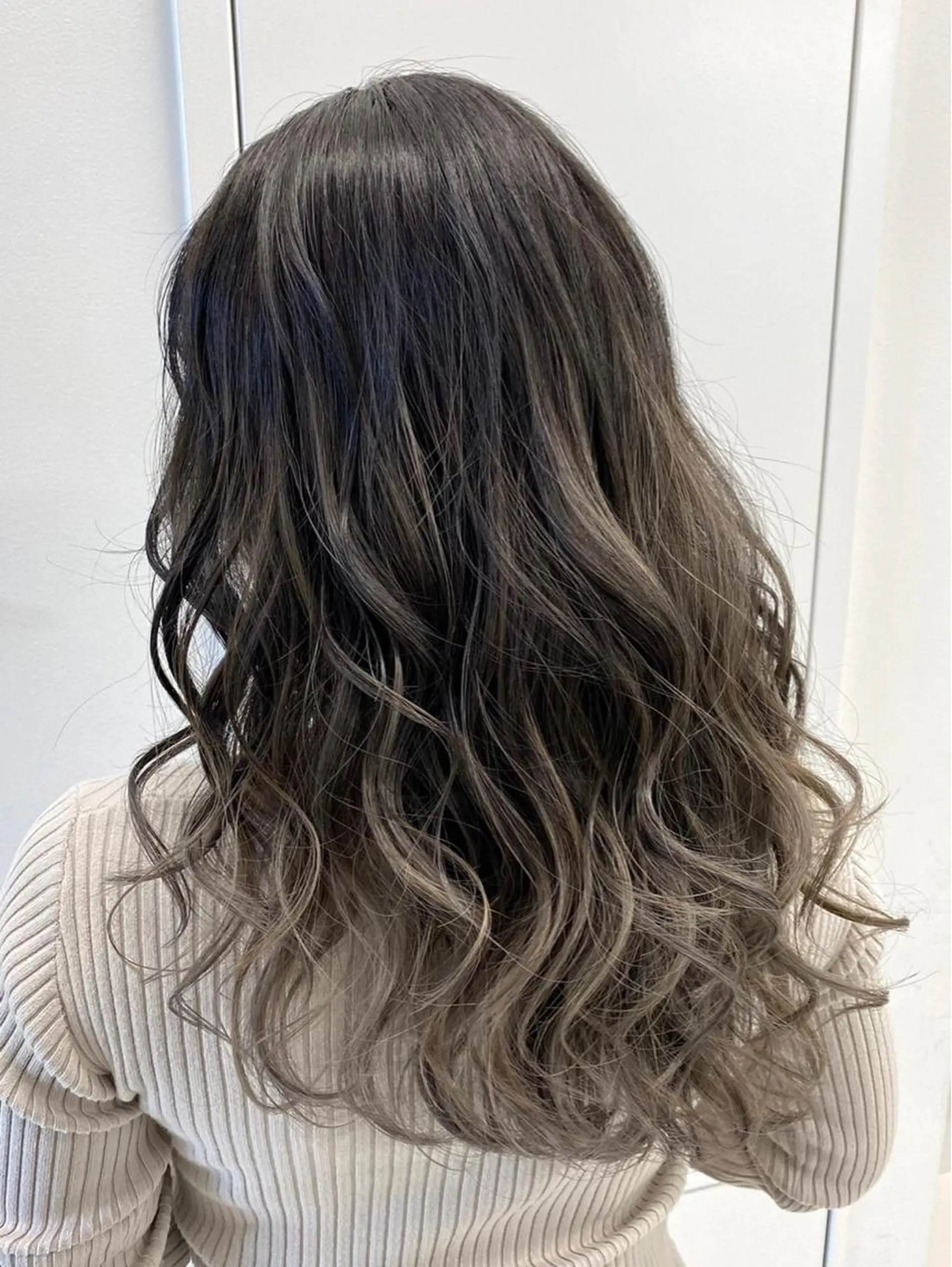 セミロング カラー グラデーションカラー ハイライトカラー ハイライト ヘアカラー トリートメント 【公式】amble luxe池袋東口🩷のヘアスタイル