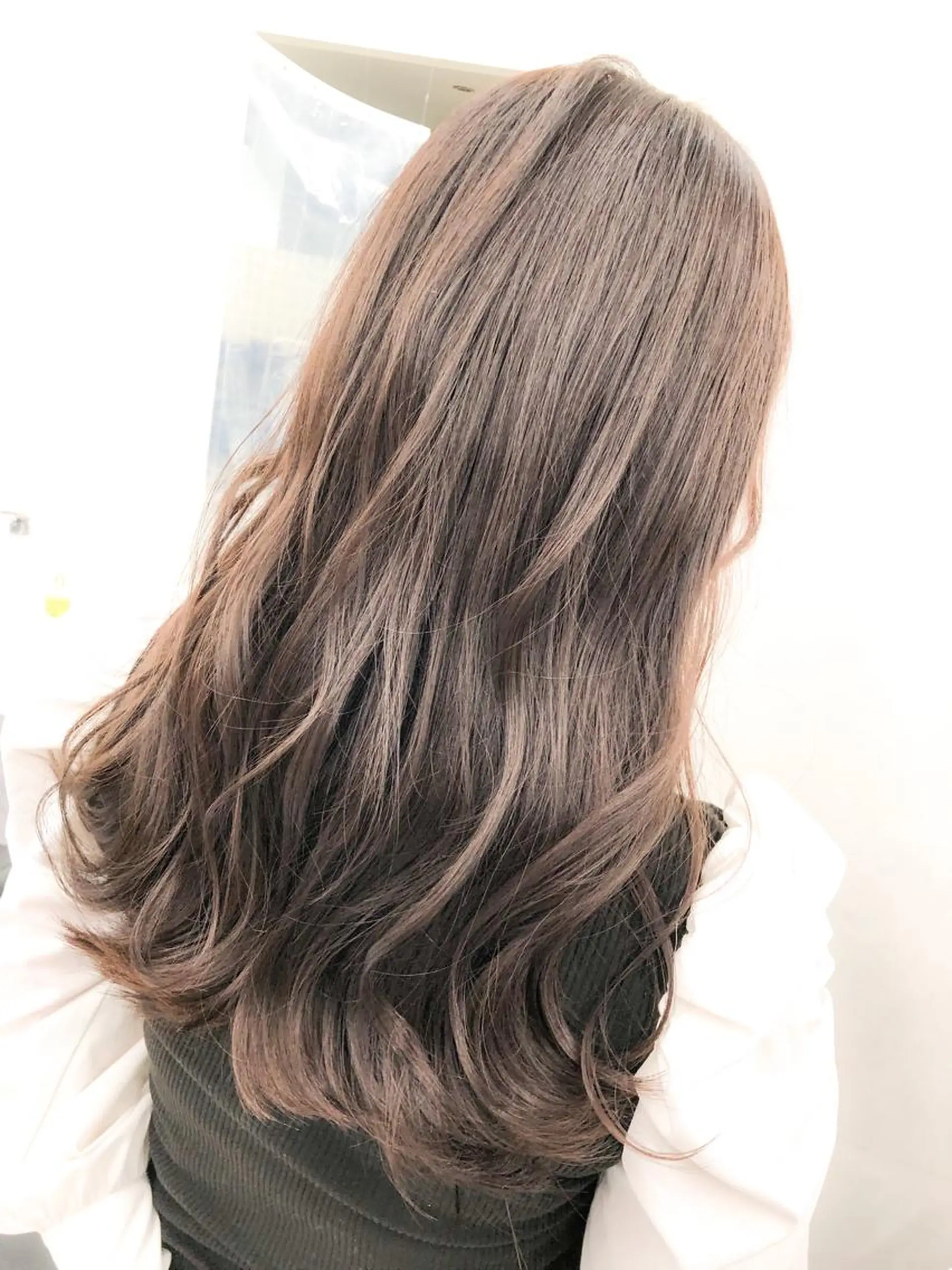 ロング ヘアカラー トリートメント ハイトーン×レイヤー カットTAKUMIのヘアスタイル