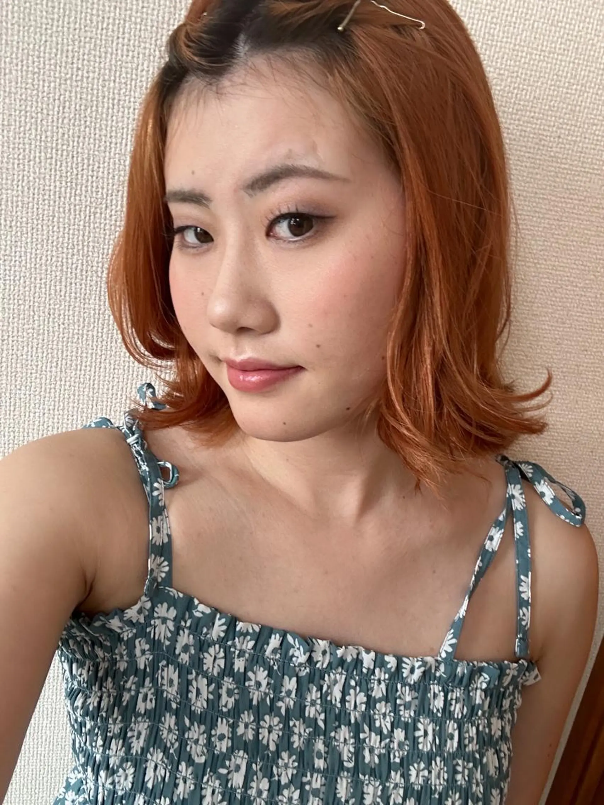 カラー ブリーチ オレンジ レイヤー 艶々カラーのヘアスタイル