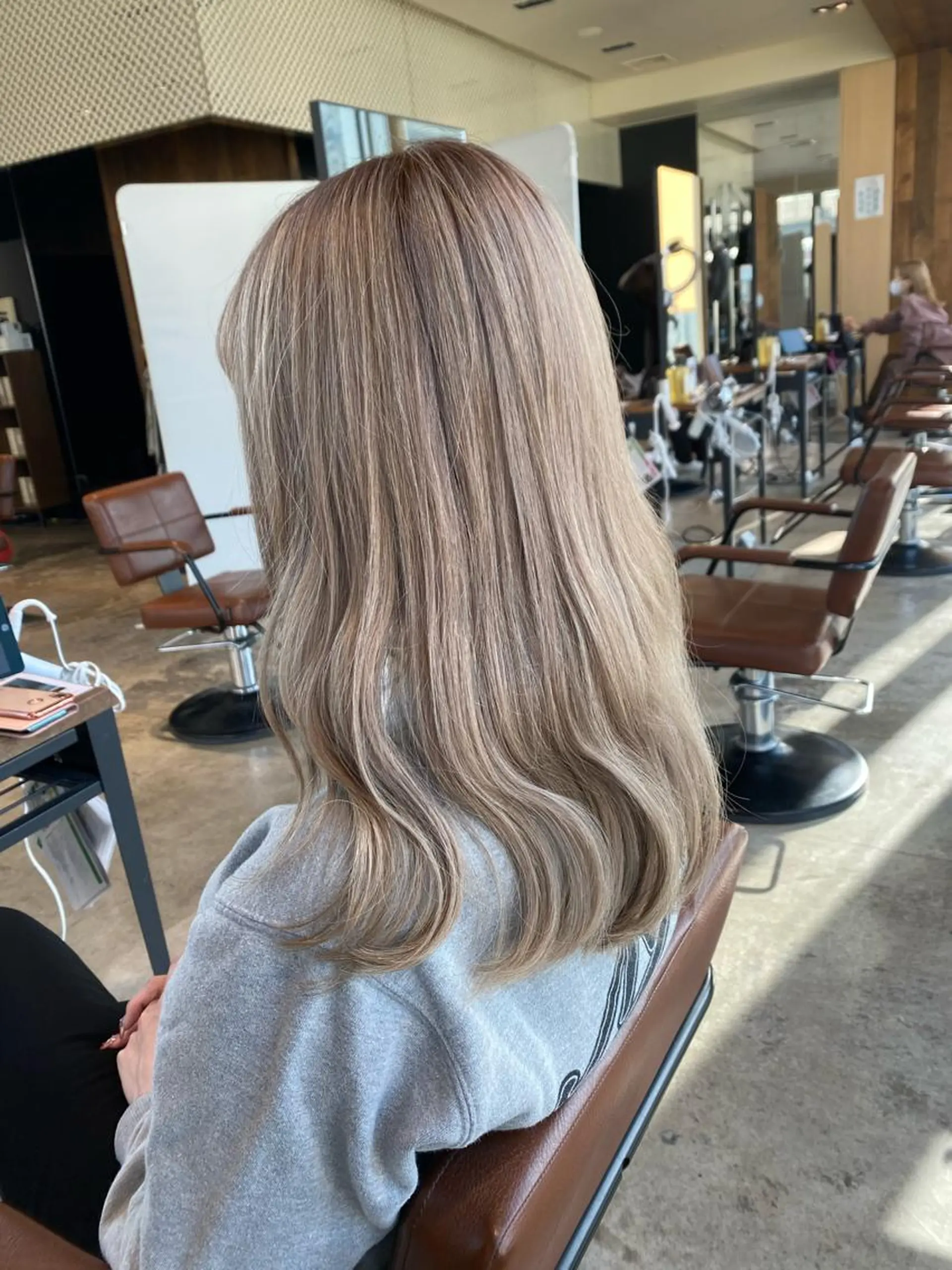 カラー ハイトーンカラー カット ヘアカラー トリートメント 顔まわりの神様✨ 透明感カラー藤嶋秀幸のヘアスタイル