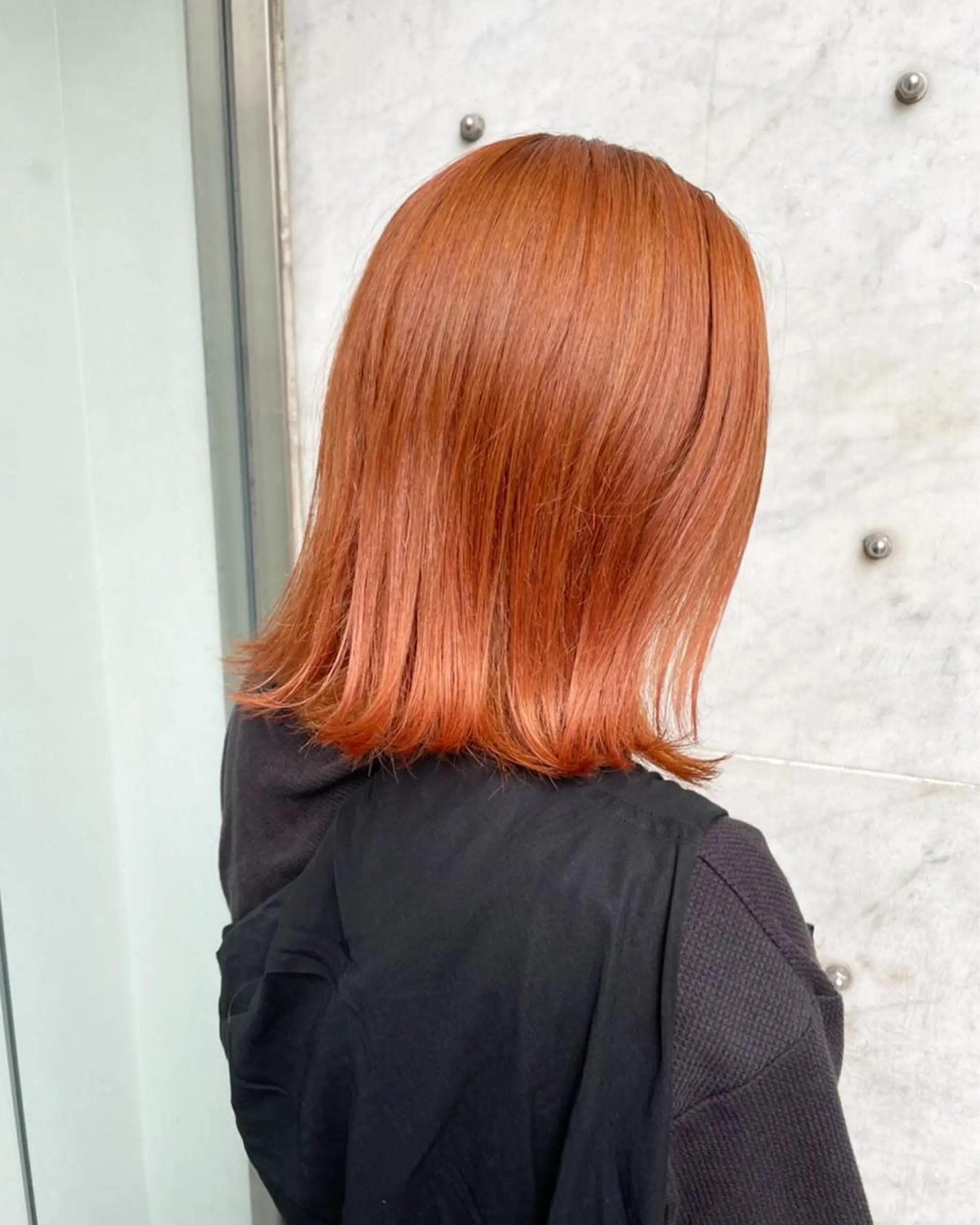 ミディアム カラー オレンジ RU RIのヘアスタイル