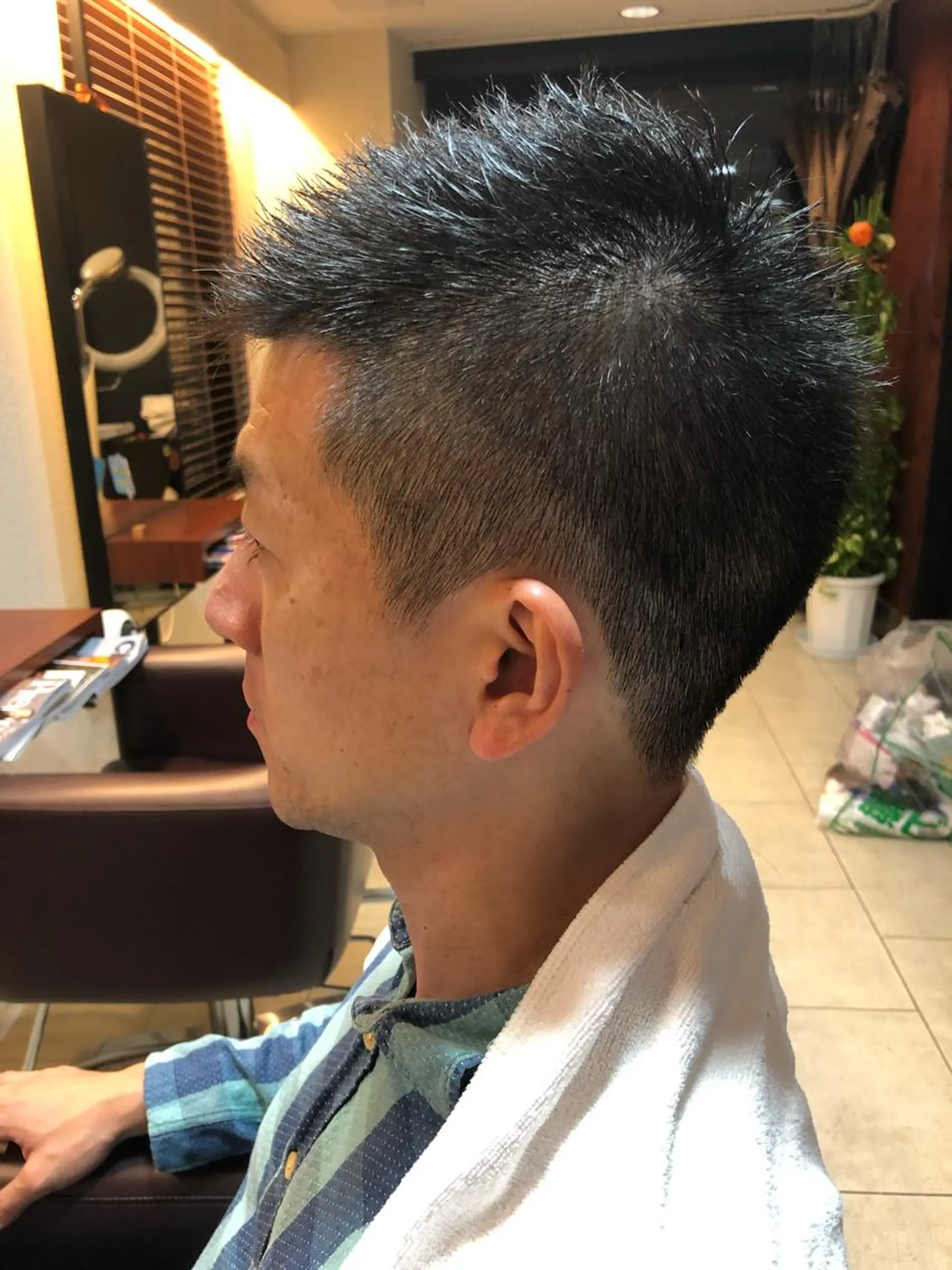 ショート こすげひろと カラー講師のヘアスタイル