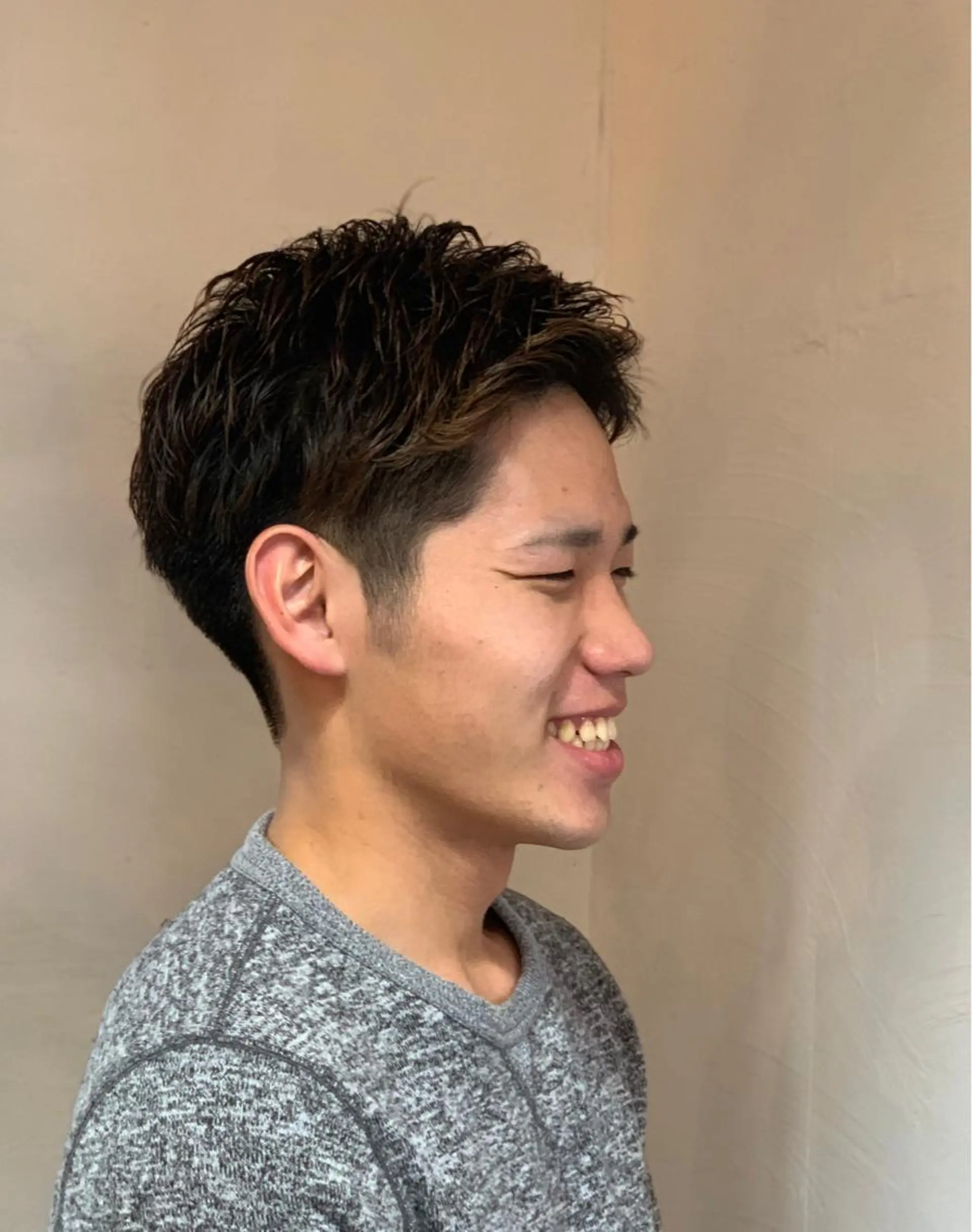 パーマ メンズ アップバング メンズパーマ 菅野 愛のヘアスタイル