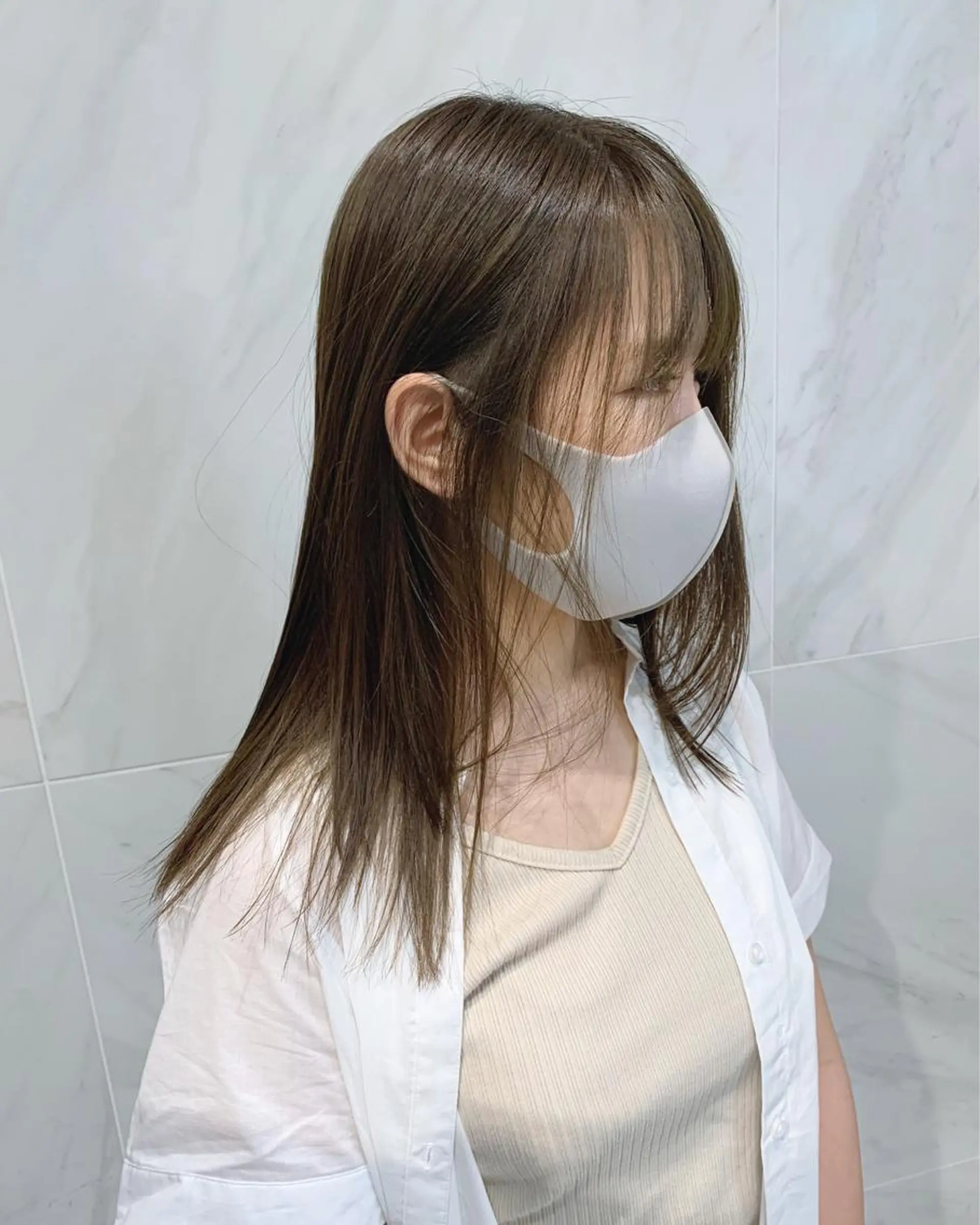 セミロング カラー ベージュカラー ブリーチ 透明感カラー ブリーチなしカラー オリーブベージュ チバ タクミのヘアスタイル