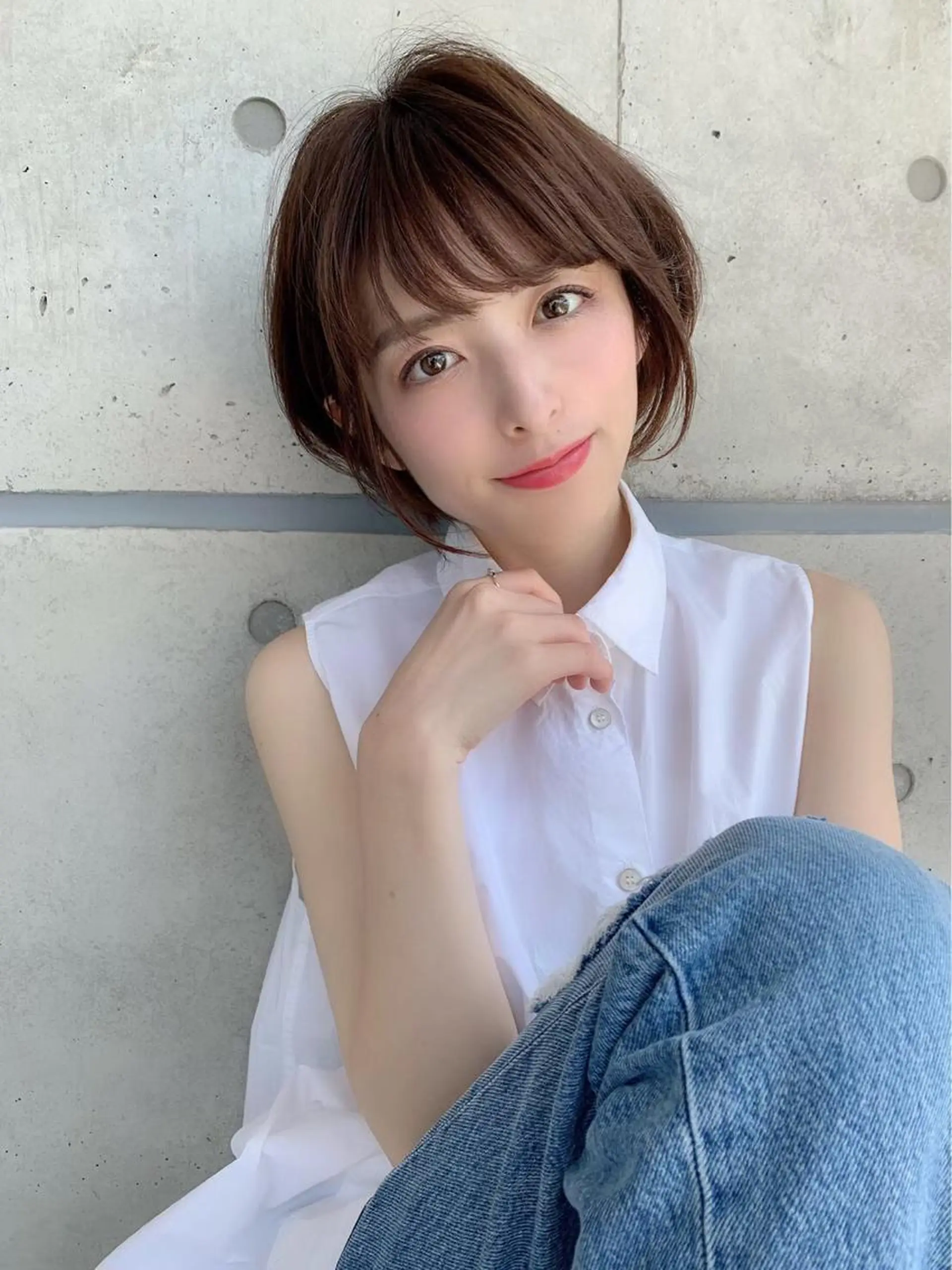 ショート ミルクティーカラー イイサカシュンスケのヘアスタイル
