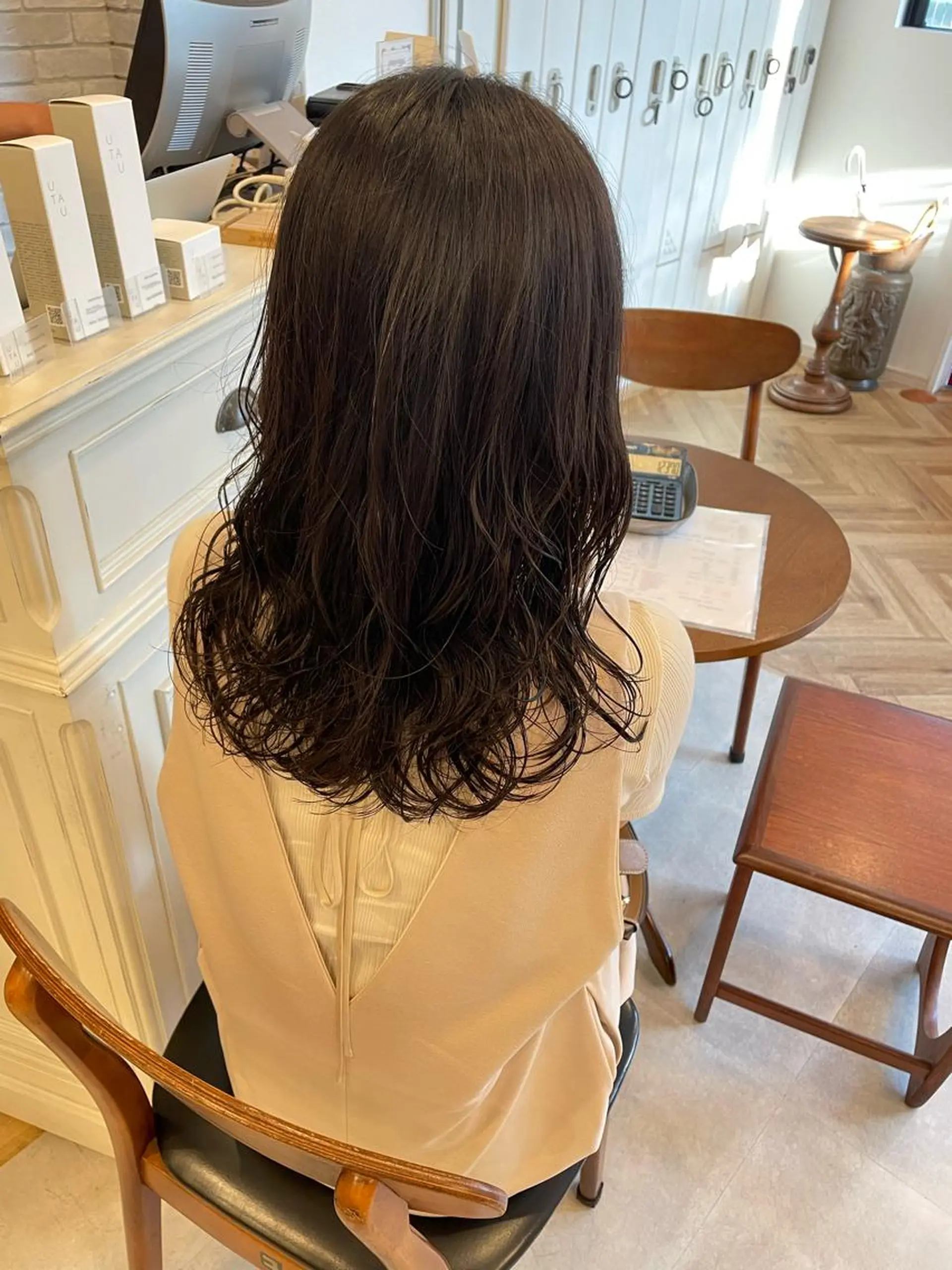 セミロング カラー ブラウンカラー ココアブラウン カット カワニシ *のヘアスタイル
