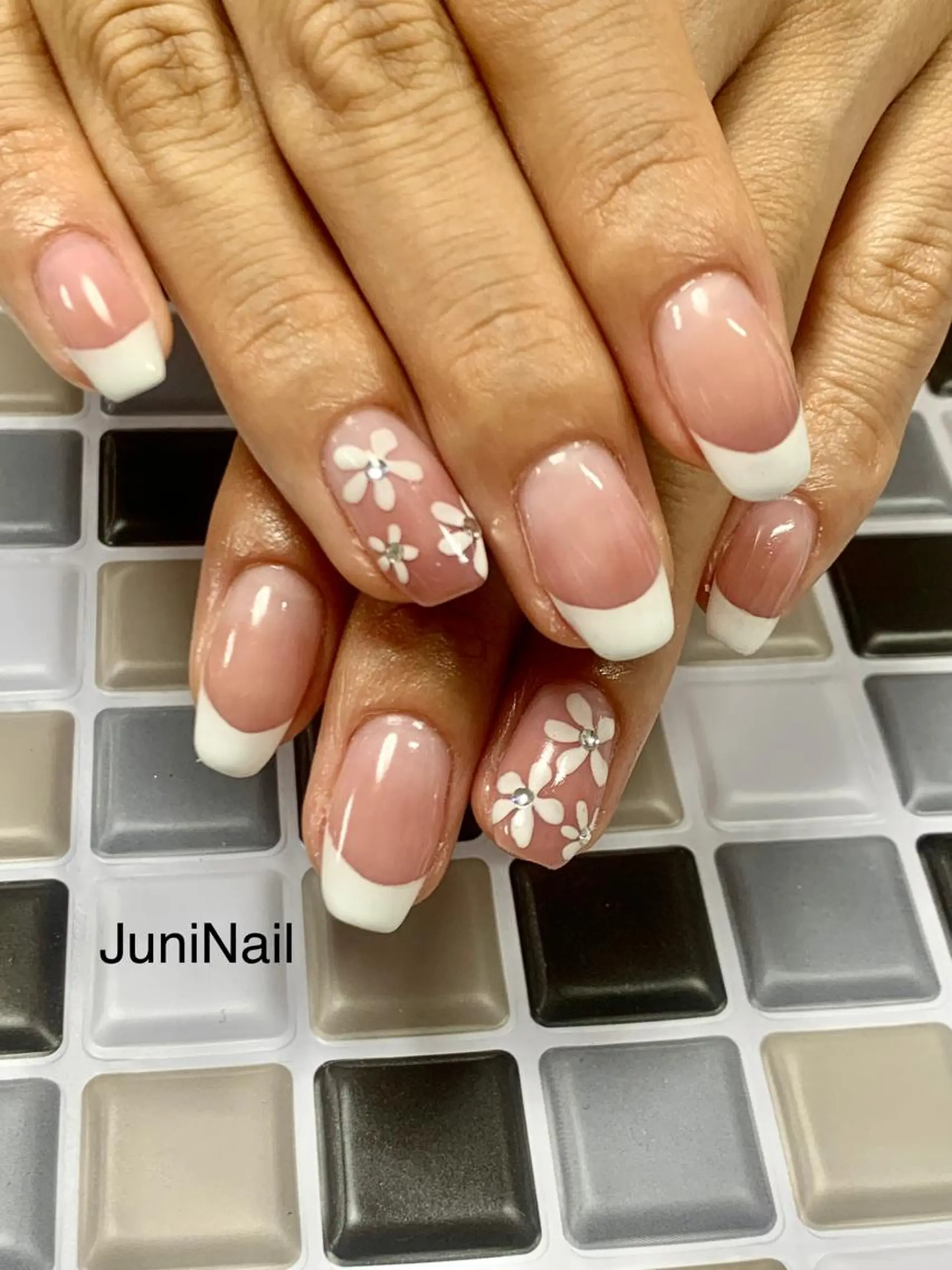 ネイル オーロラネイル クリアネイル 成人式 フラッシュネイル フレンチネイル ハンドネイル JuniNail 주니네일🇰🇷suのネイルデザイン