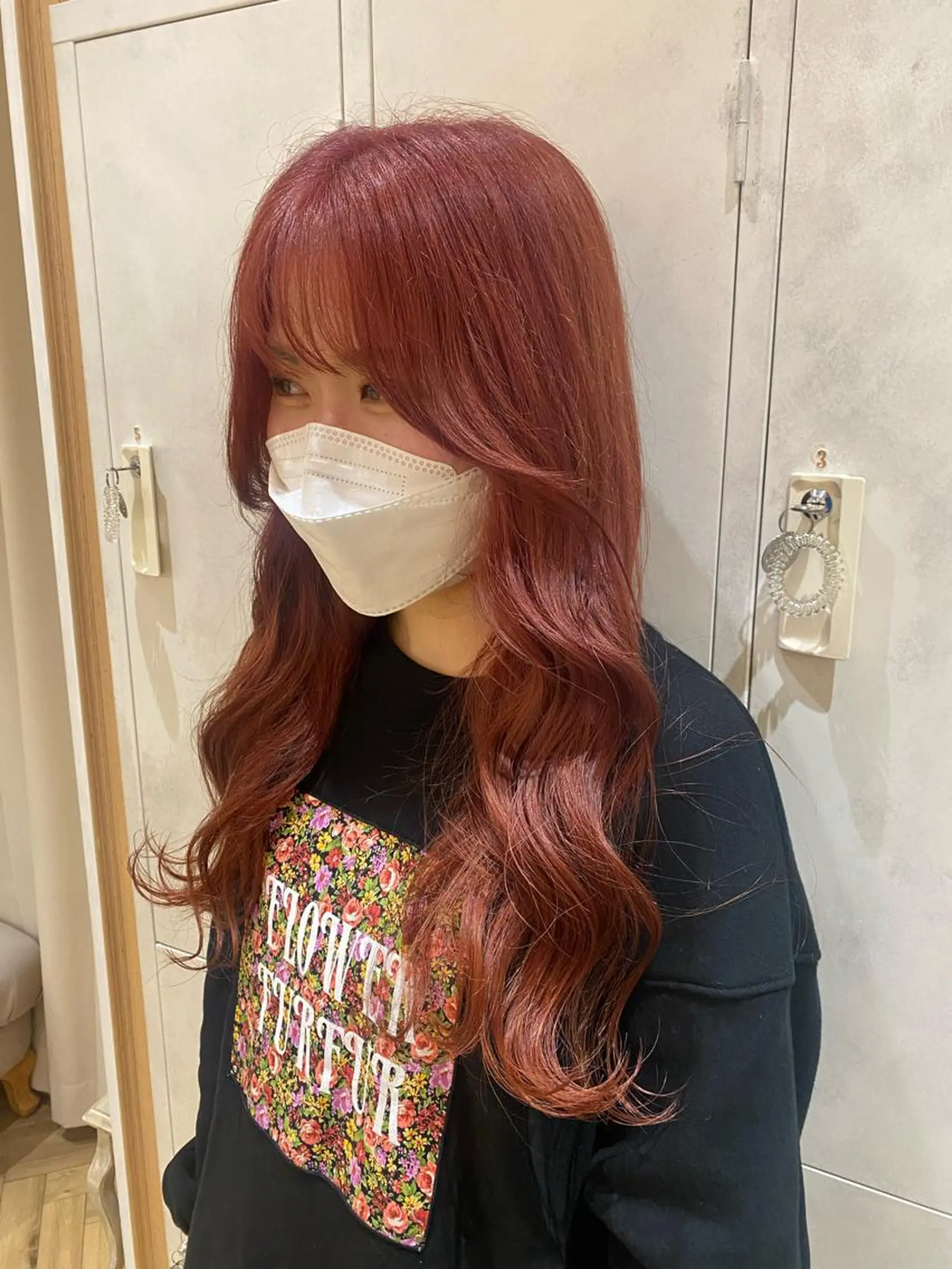 ロング ヘアカラー 原 朱莉のヘアスタイル