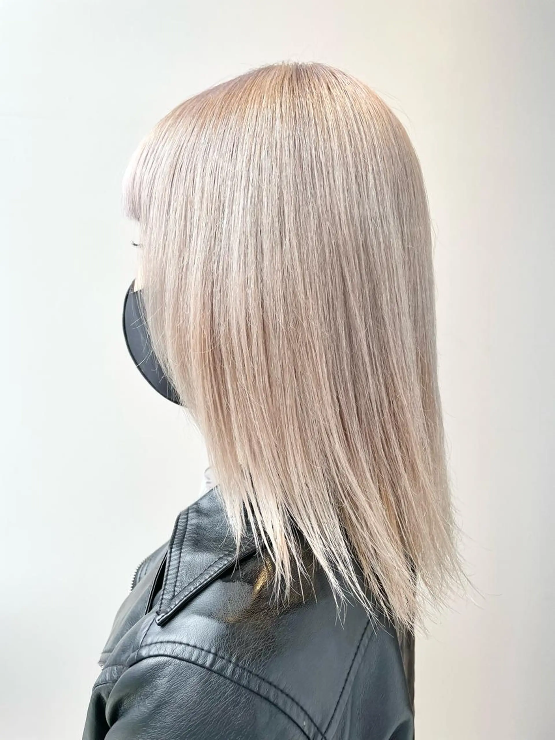 ロング カラー ベージュカラー ホワイトベージュ ヘアカラー トリートメント ヘアセット ハイトーン×レイヤー ／遠藤将太のヘアスタイル