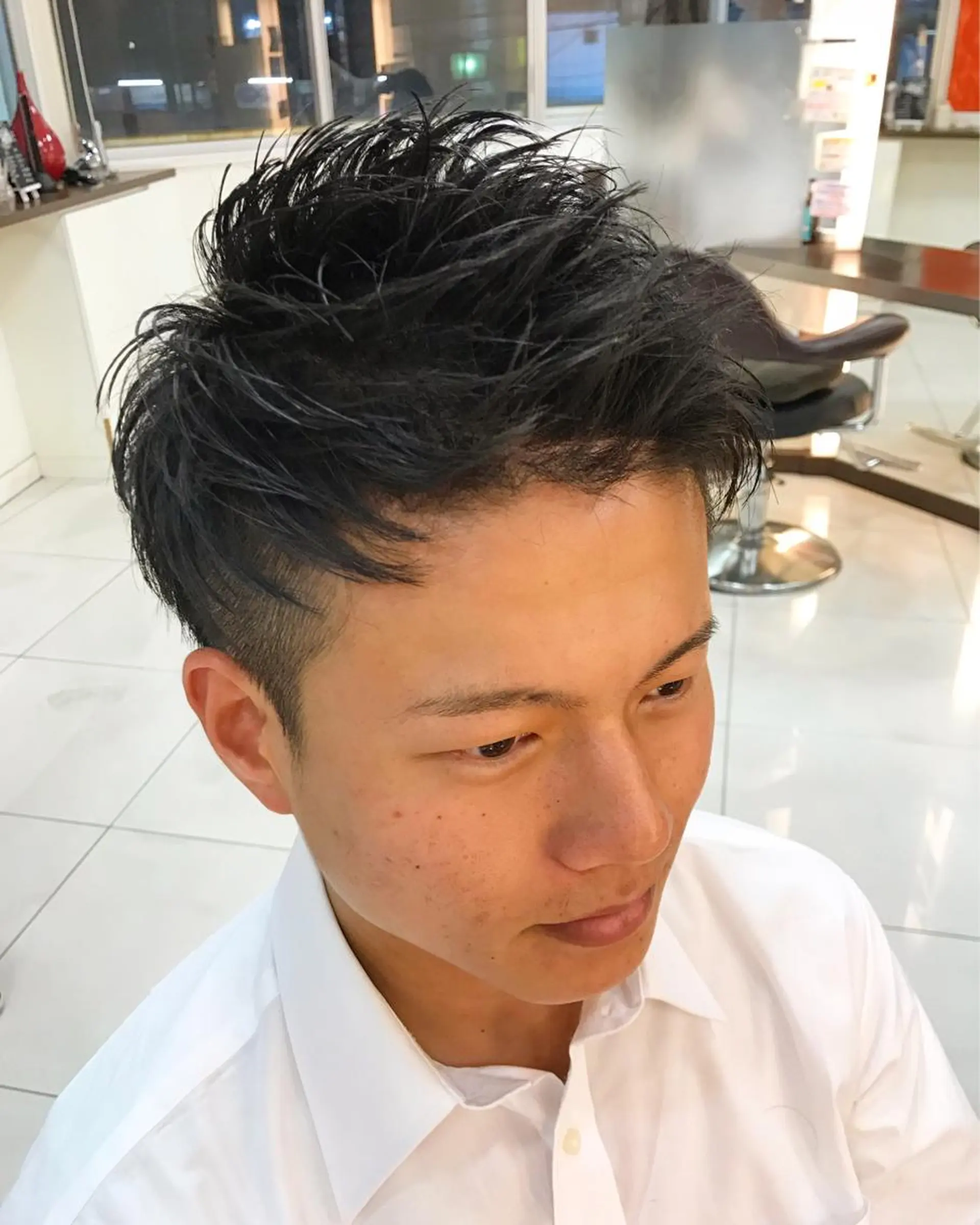 ショート カラー メンズ ビジネス モヒカン 学生（メンズ向け） 学生 ショートヘア カット 🟦メンズパーマ🟦 横浜駅｜小上馬淳司のヘアスタイル