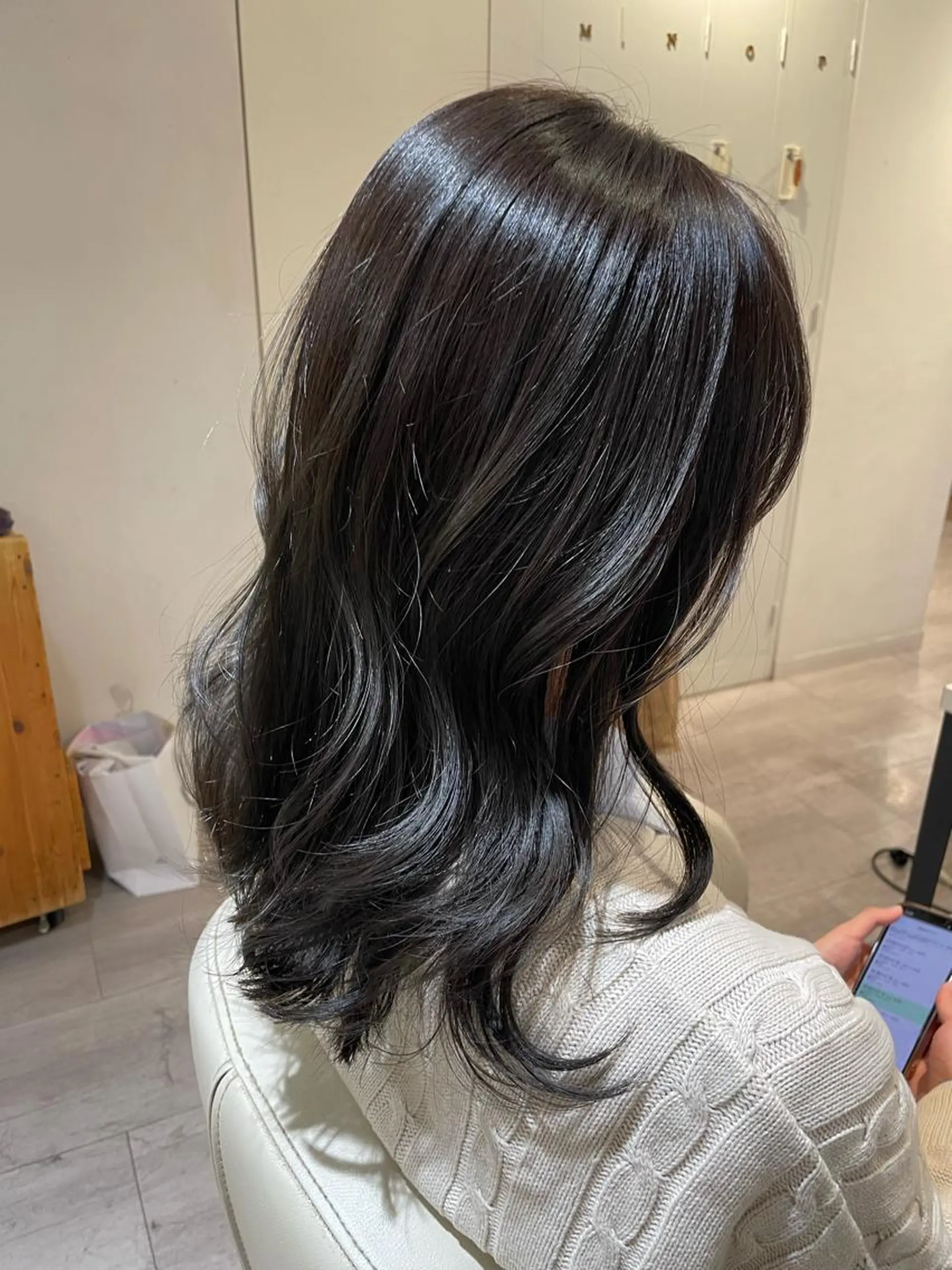 セミロング カラー ベージュカラー 透明感カラー イルミナカラー オリーブベージュ 韓国風ヘア ヘアカラー トリートメント 神野 れなのヘアスタイル