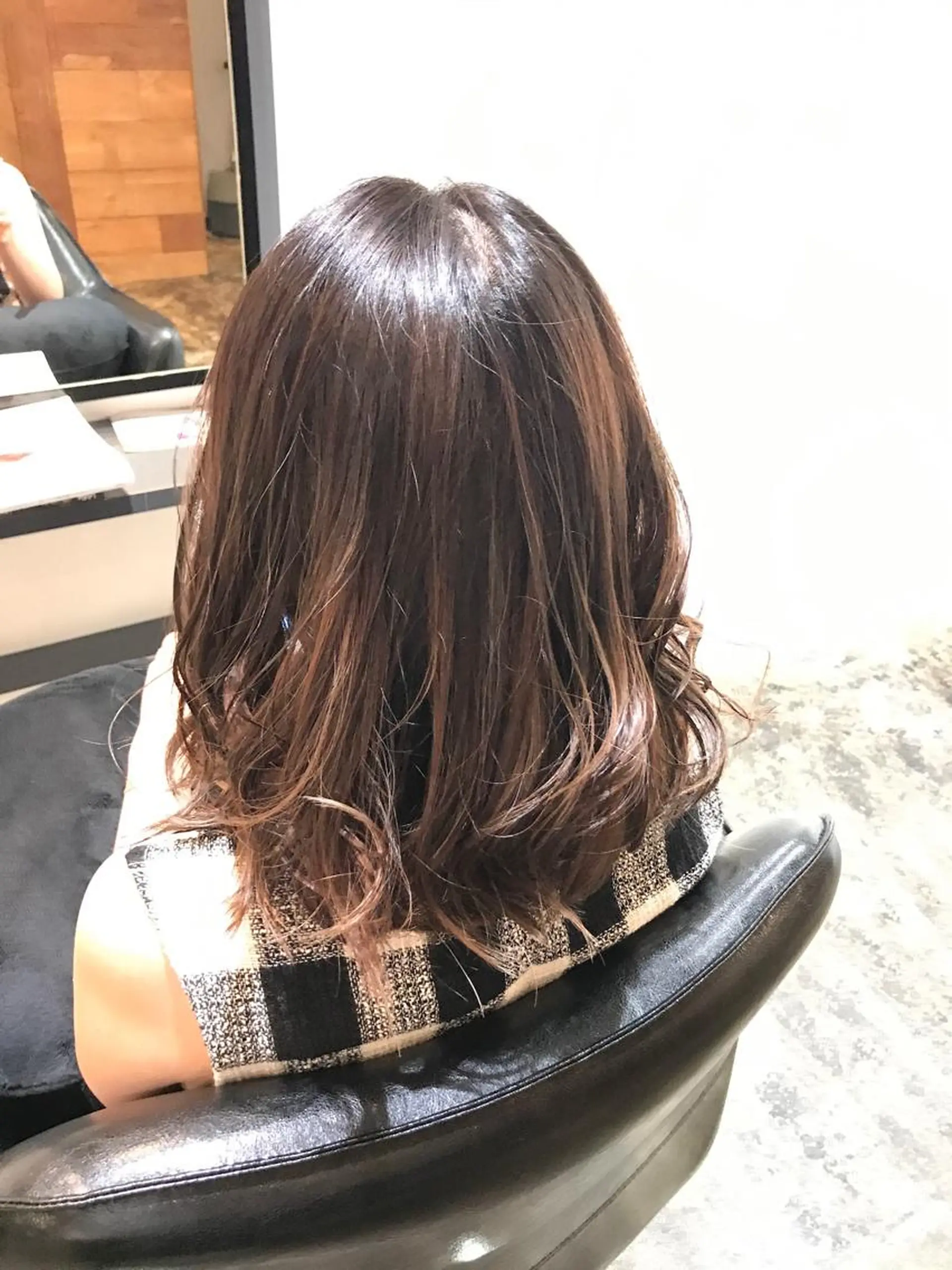 ミディアム カラー UMEDA FIGAROのヘアスタイル