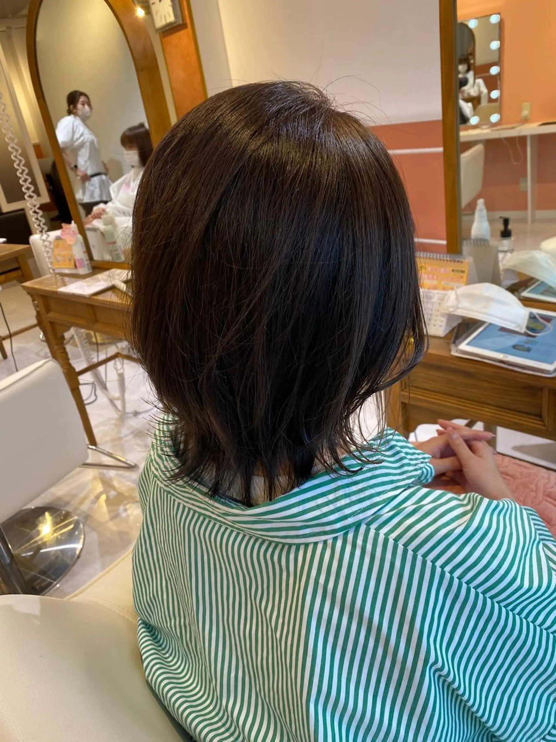 ミディアム カット ヘアカラー トリートメント 梛木 唯のヘアスタイル