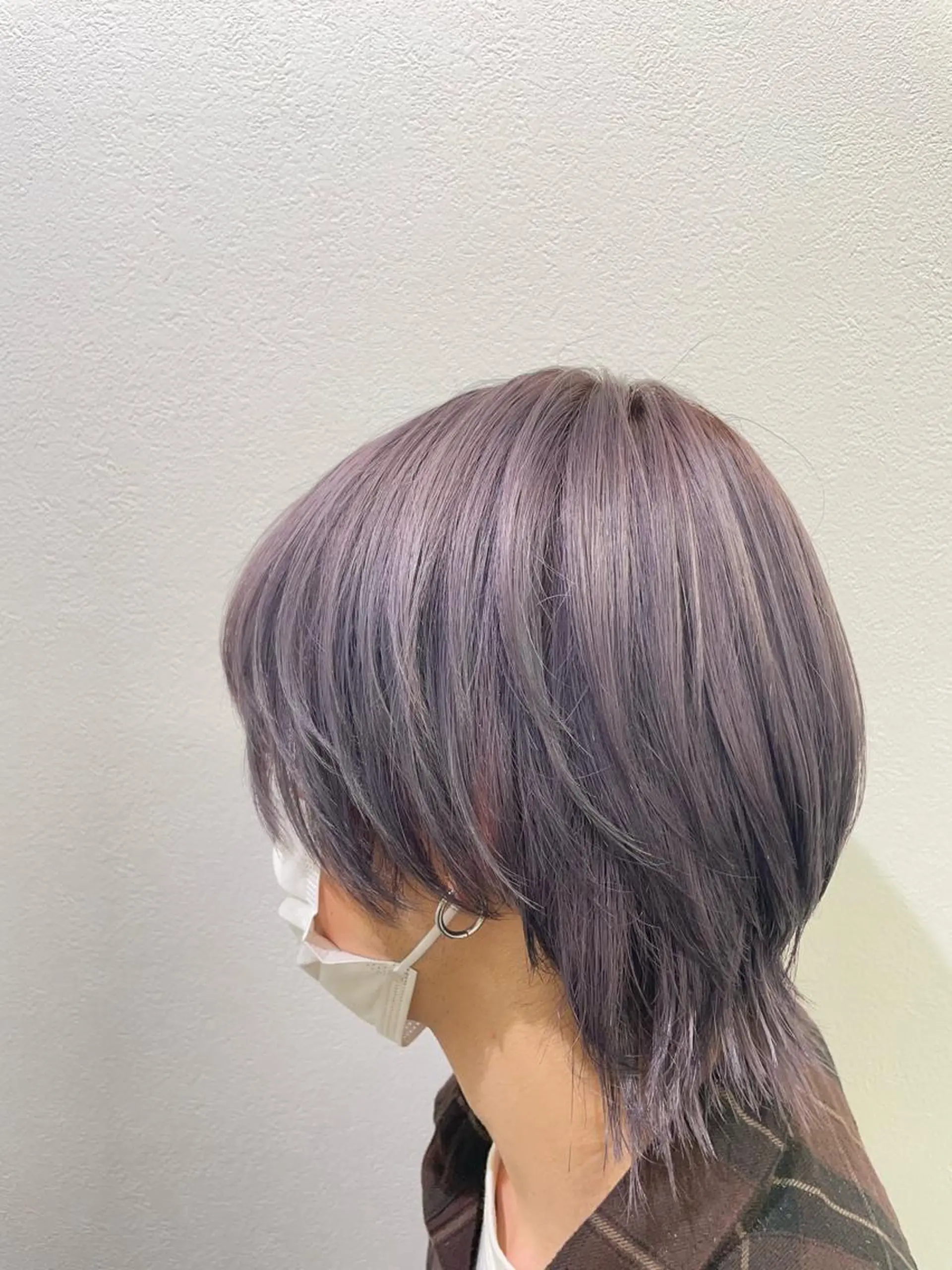 カラー メンズ 渡部凌我 小顔ウルフ ハイトーンカラーのヘアスタイル