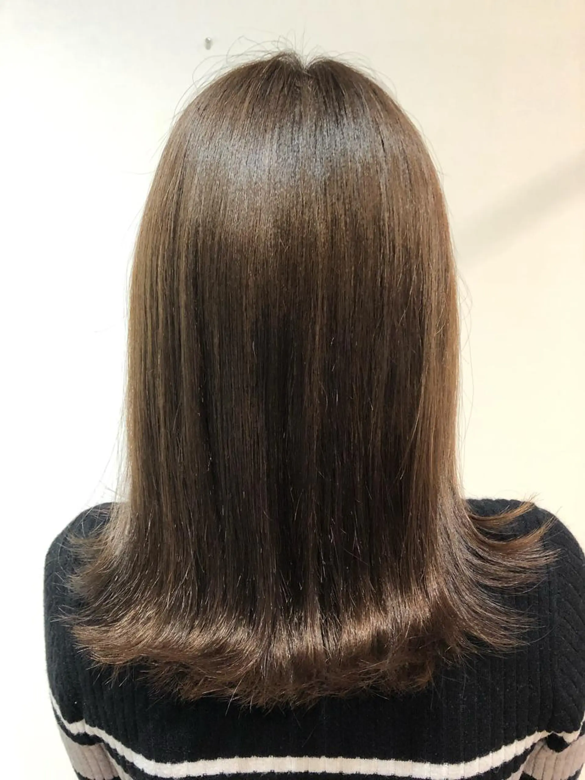 ミディアム カラー トップ スタイリストのヘアスタイル