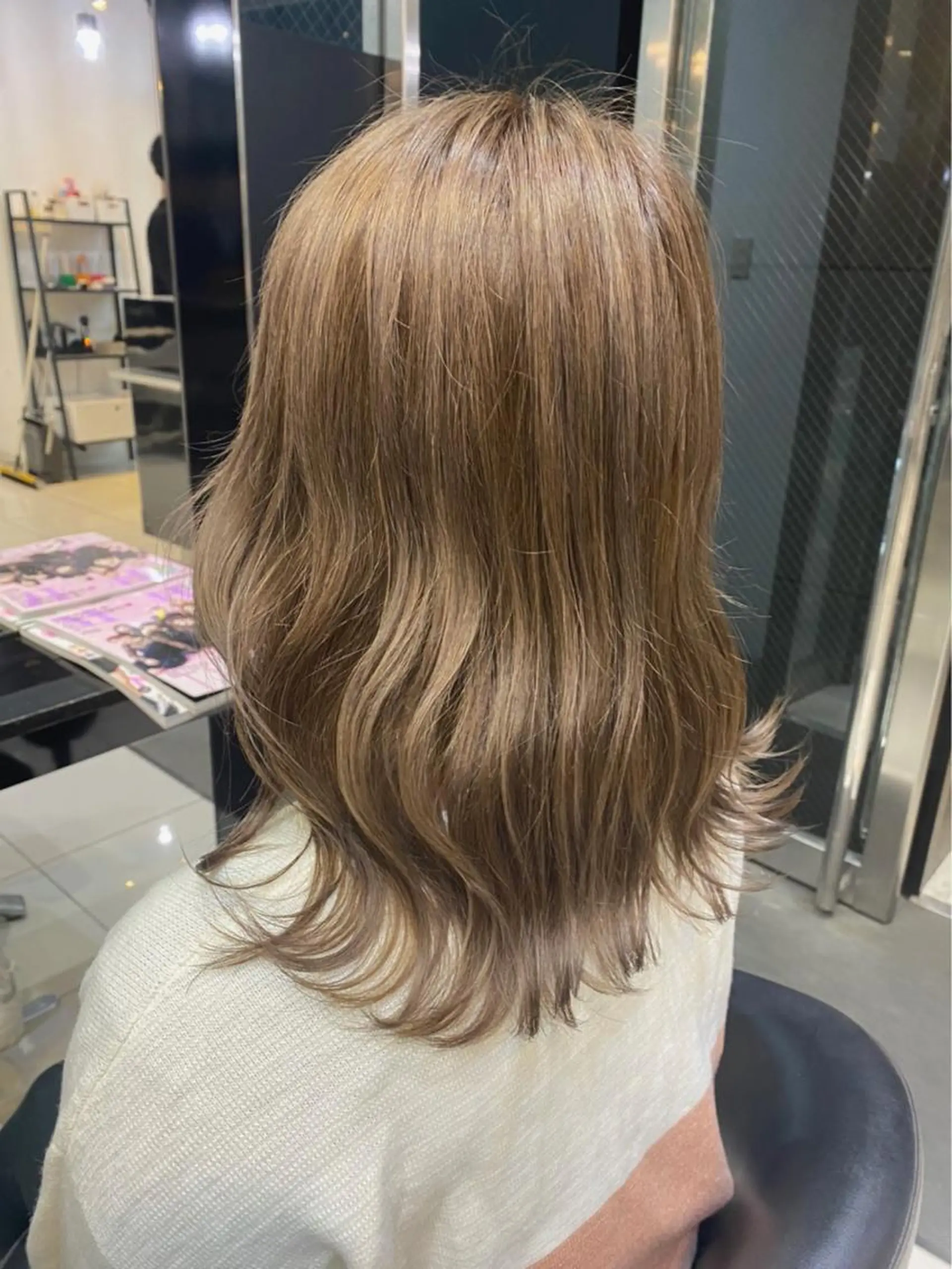 ミディアム カラー ベージュカラー ミルクティーベージュ 女性リピ90%🍨 🩷佐藤みずきのヘアスタイル