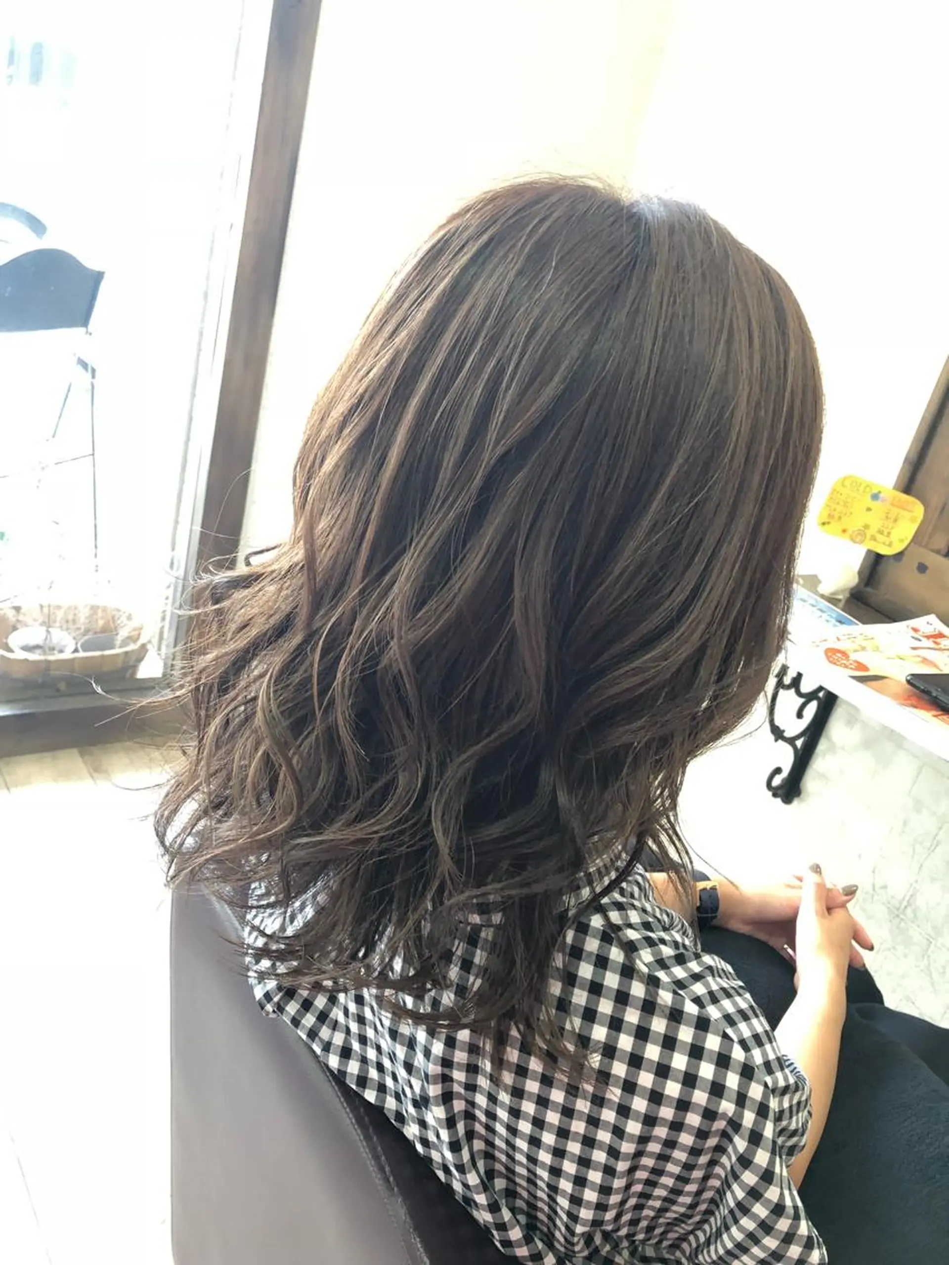 ミディアム カラー アッシュ ベージュカラー イルミナカラー 小森 拓哉のヘアスタイル