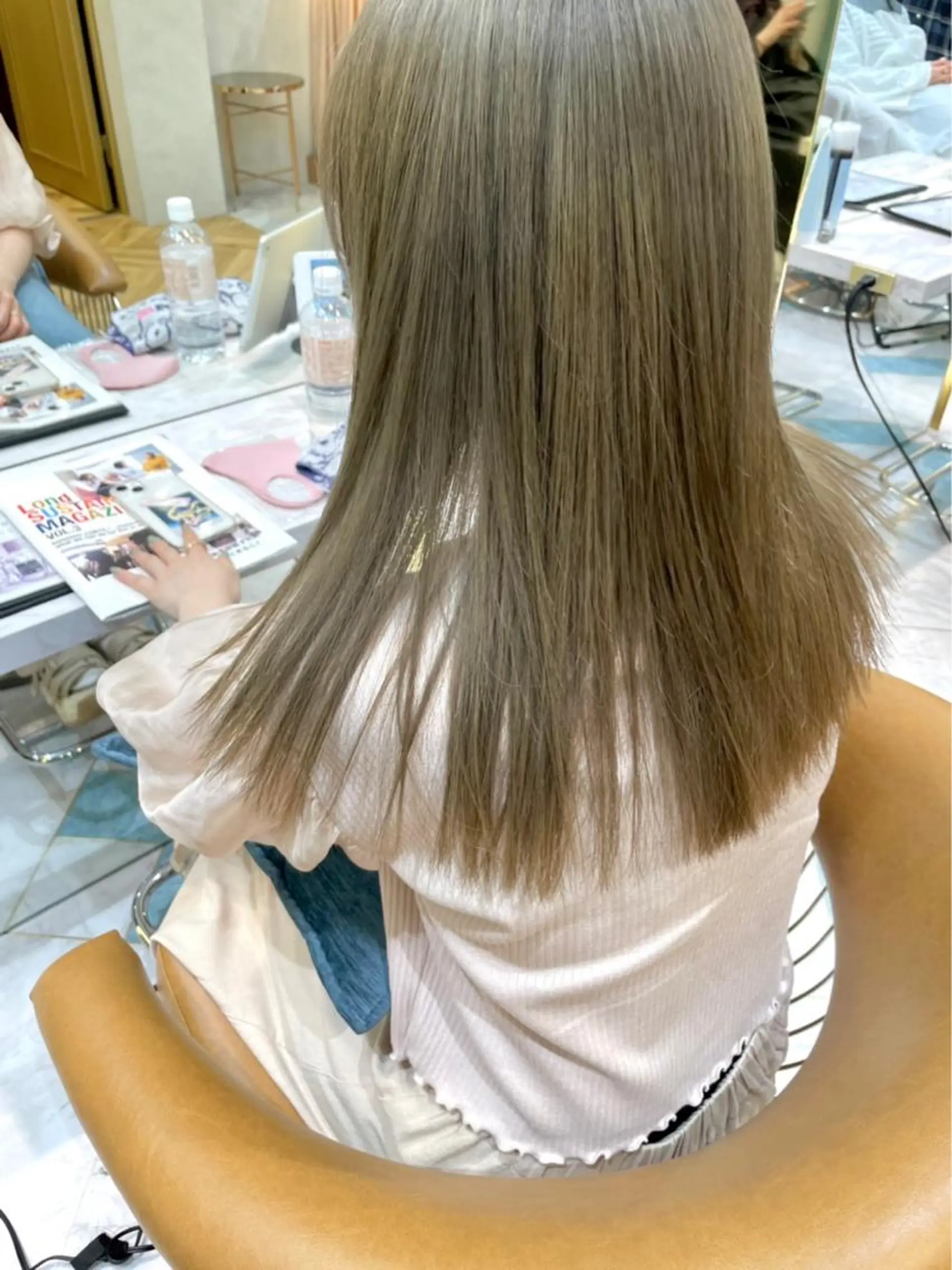 セミロング カラー ♥️ブリーチ/ボブ/ レイヤー♥️maiのヘアスタイル