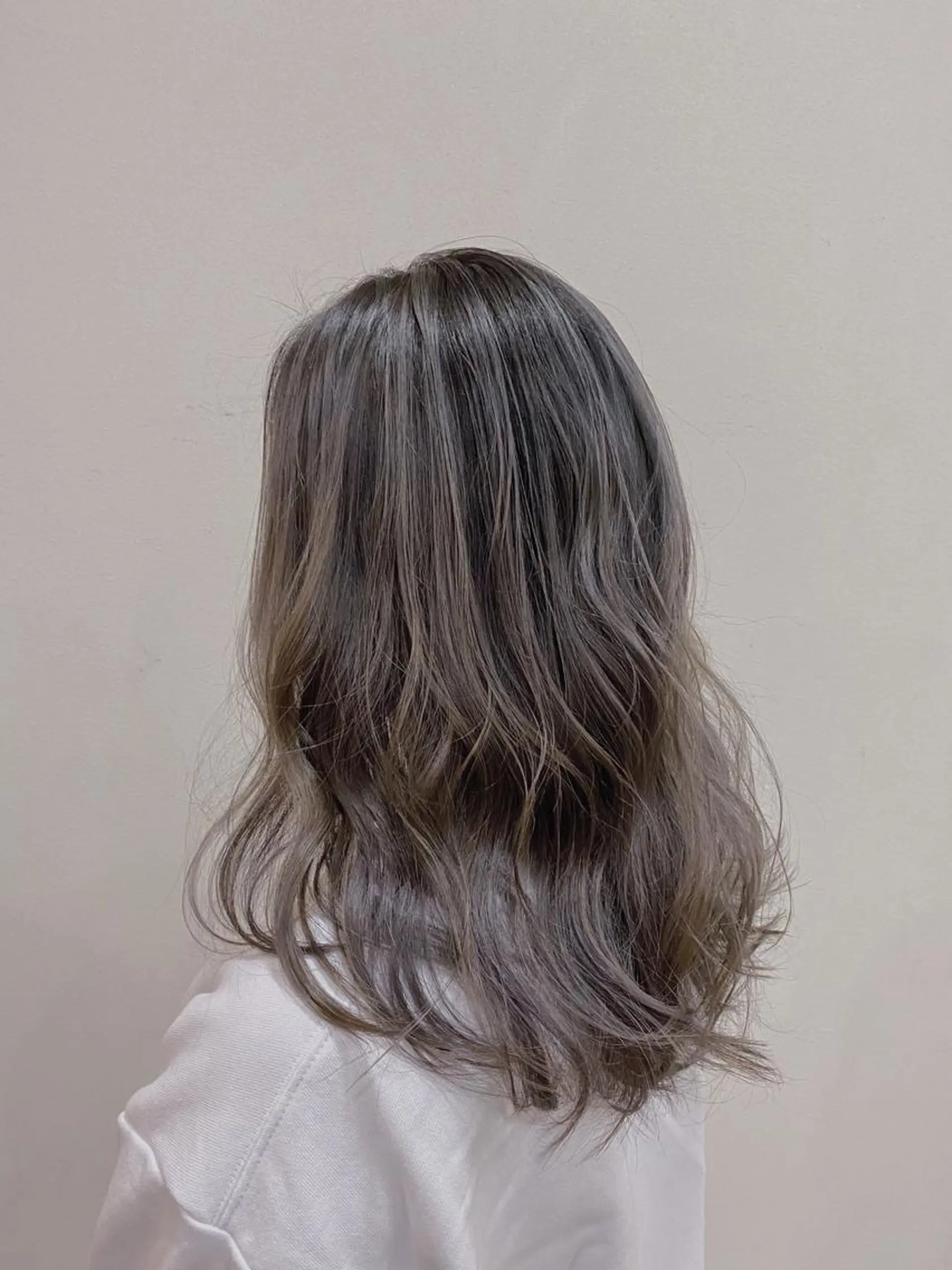 セミロング カラー バレイヤージュ レイヤーカット 🫧ペール系カラー /デザイン秀喜🫧のヘアスタイル
