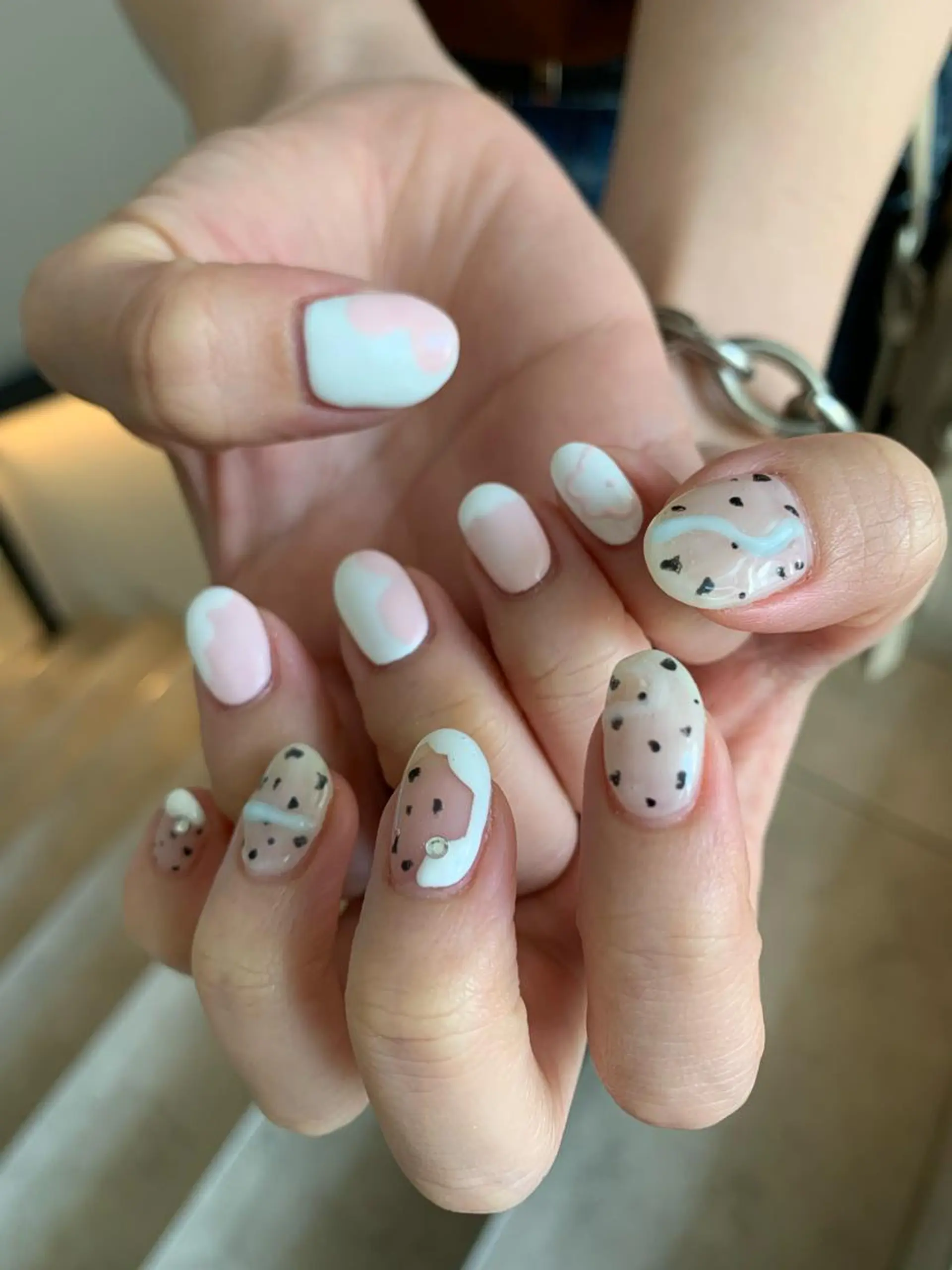 ネイル ストーンネイル 【韓国ヘア・ネイル】 HINATA🍒のネイルデザイン