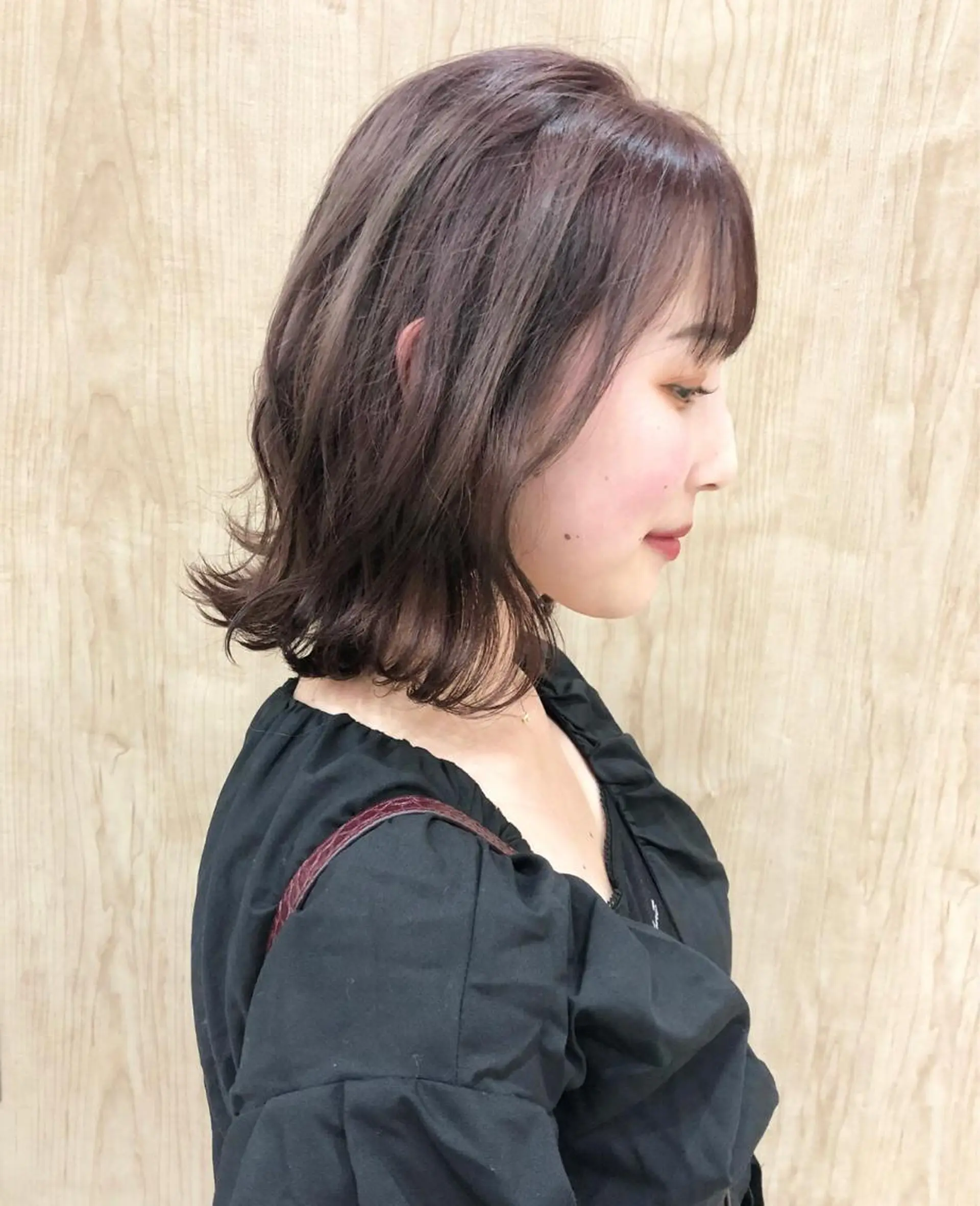 ミディアム カラー ベージュカラー ブリーチ 透明感カラー ラベンダーカラー ラベンダーベージュ カット ヘアカラー パーマ 岩田 萌那のヘアスタイル