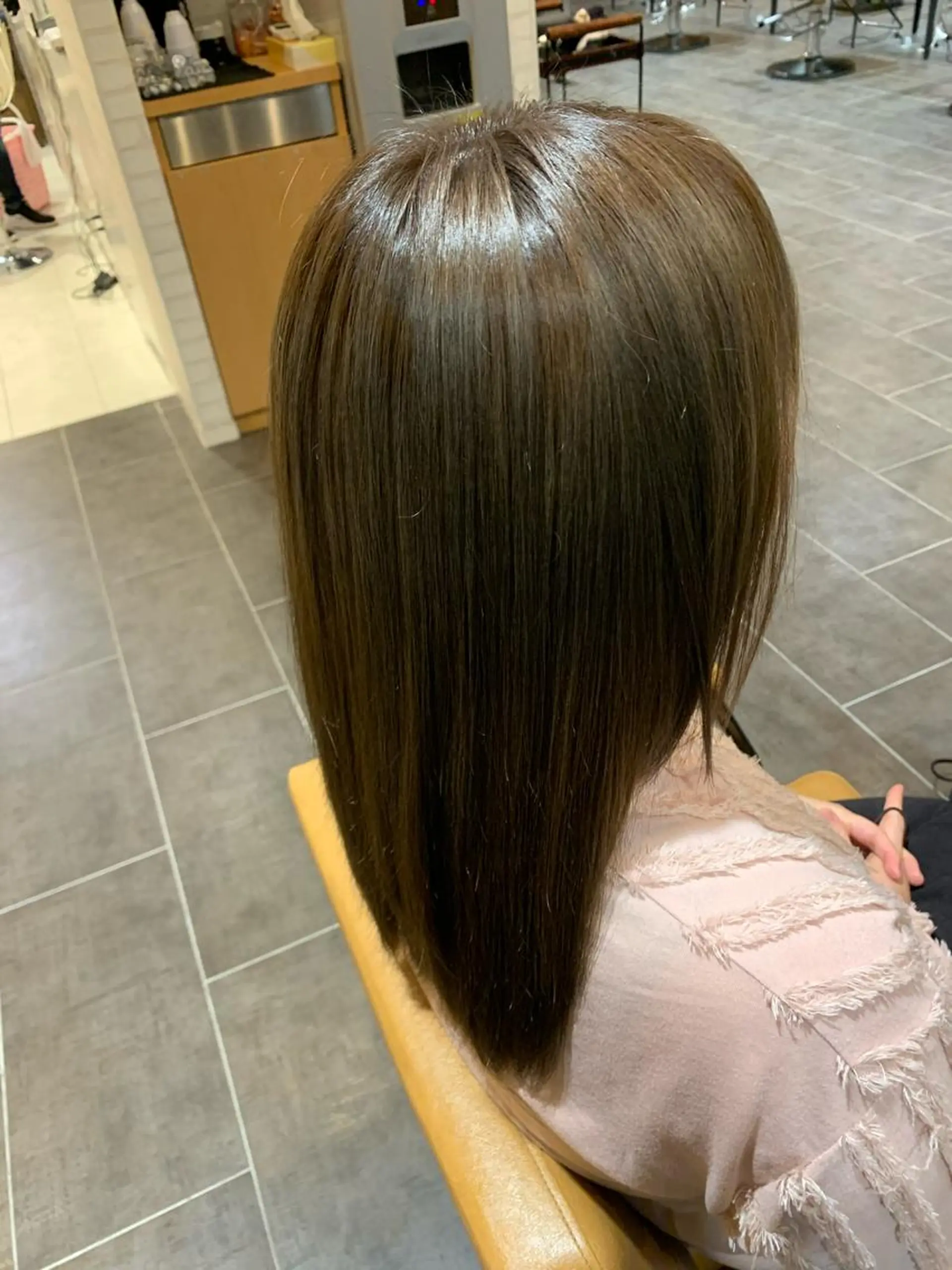 ミディアム カラー ベージュカラー ハイライトカラー オリーブベージュ ハイライト Gain Nanamiのエステ・リラクイメージ