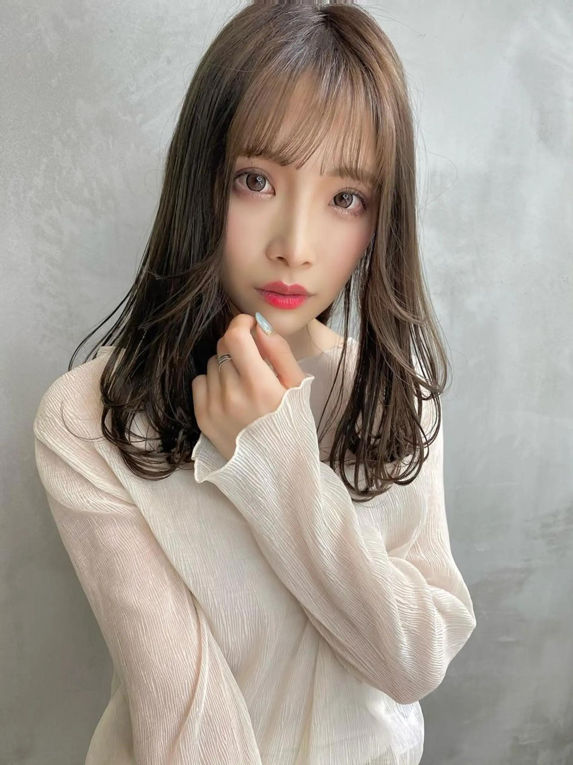 ミディアム カラー 透明感カラー 小顔カット カット ヘアカラー トリートメント 韓国レイヤーカット 🧸ベージュカラーのヘアスタイル