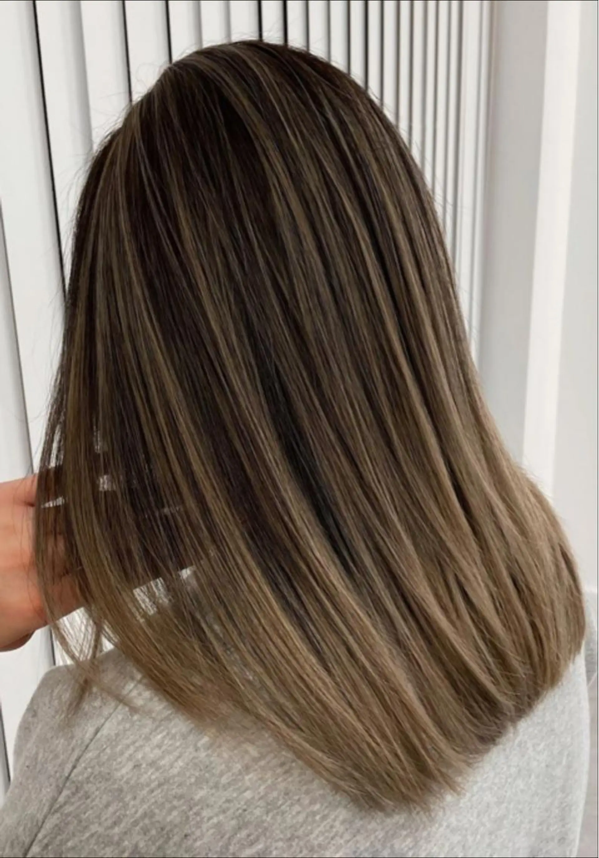 セミロング カラー サロウィン(SALOWIN)原宿iori店所属・れい🫧 ハイトーン特化のヘアスタイル