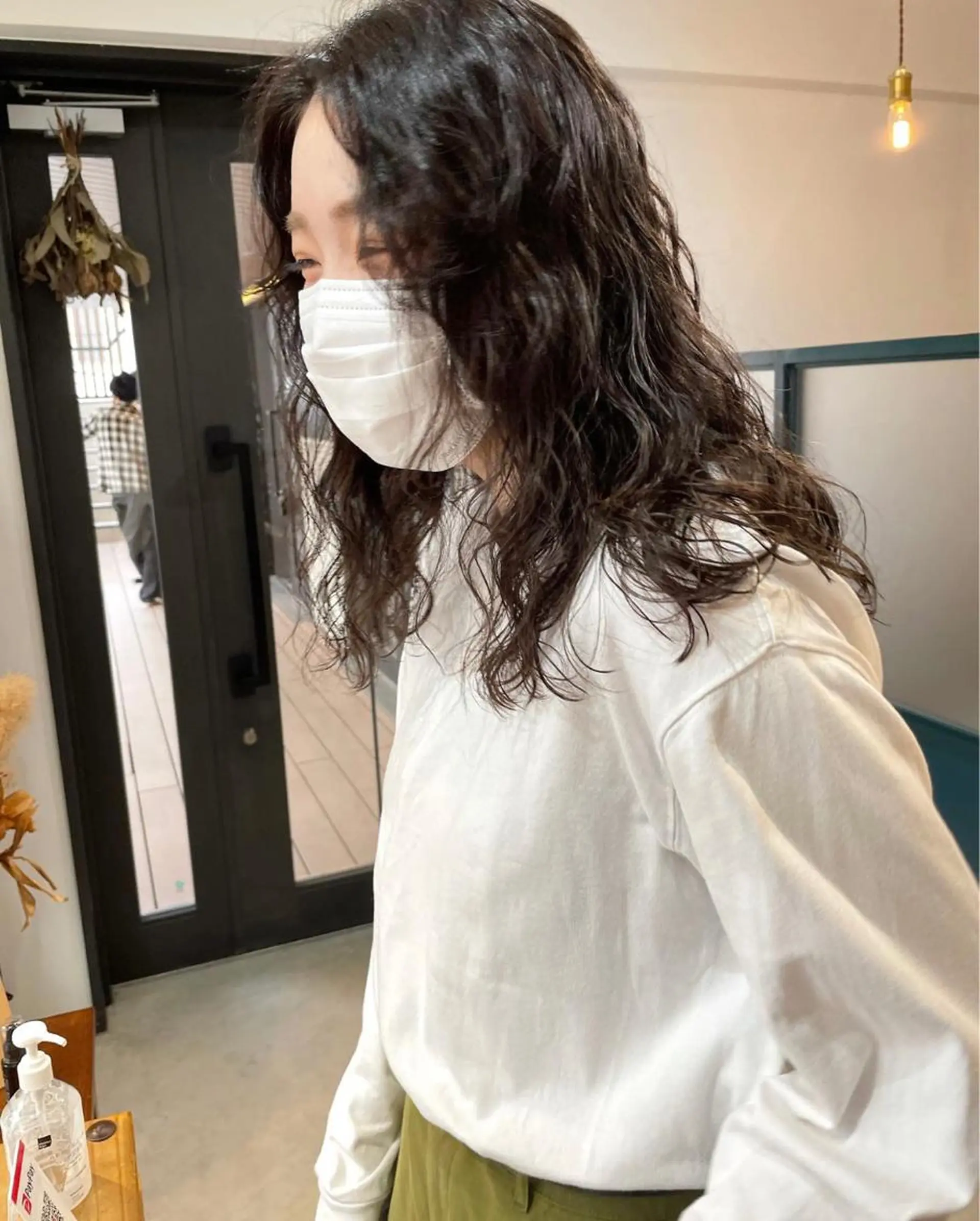 ミディアム カラー パーマ ヘアアレンジ ネイル マツエク・マツパ ダークグレー ダークグレージュ グレージュ トレンド眉🌈✨ arisaの眉毛・アイブロウイメージ