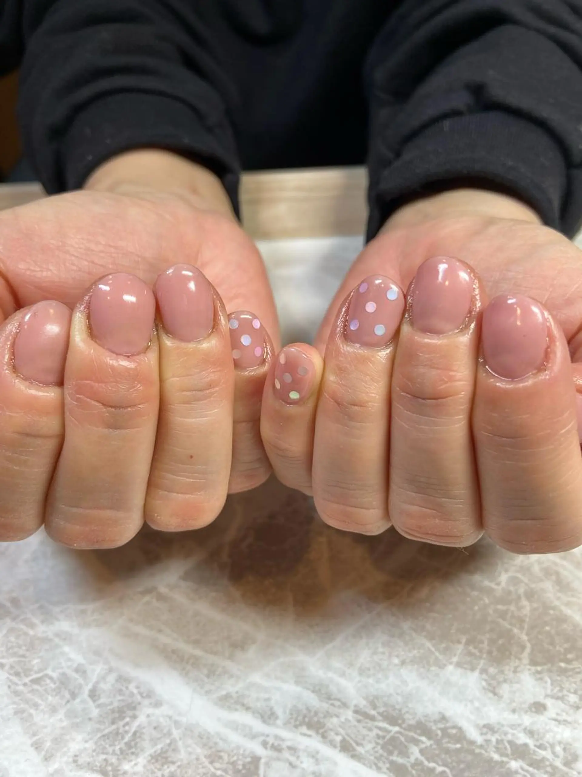 ミディアム ネイル ドット オフィスネイル ピンク ネイルサロン ステラのネイルデザイン