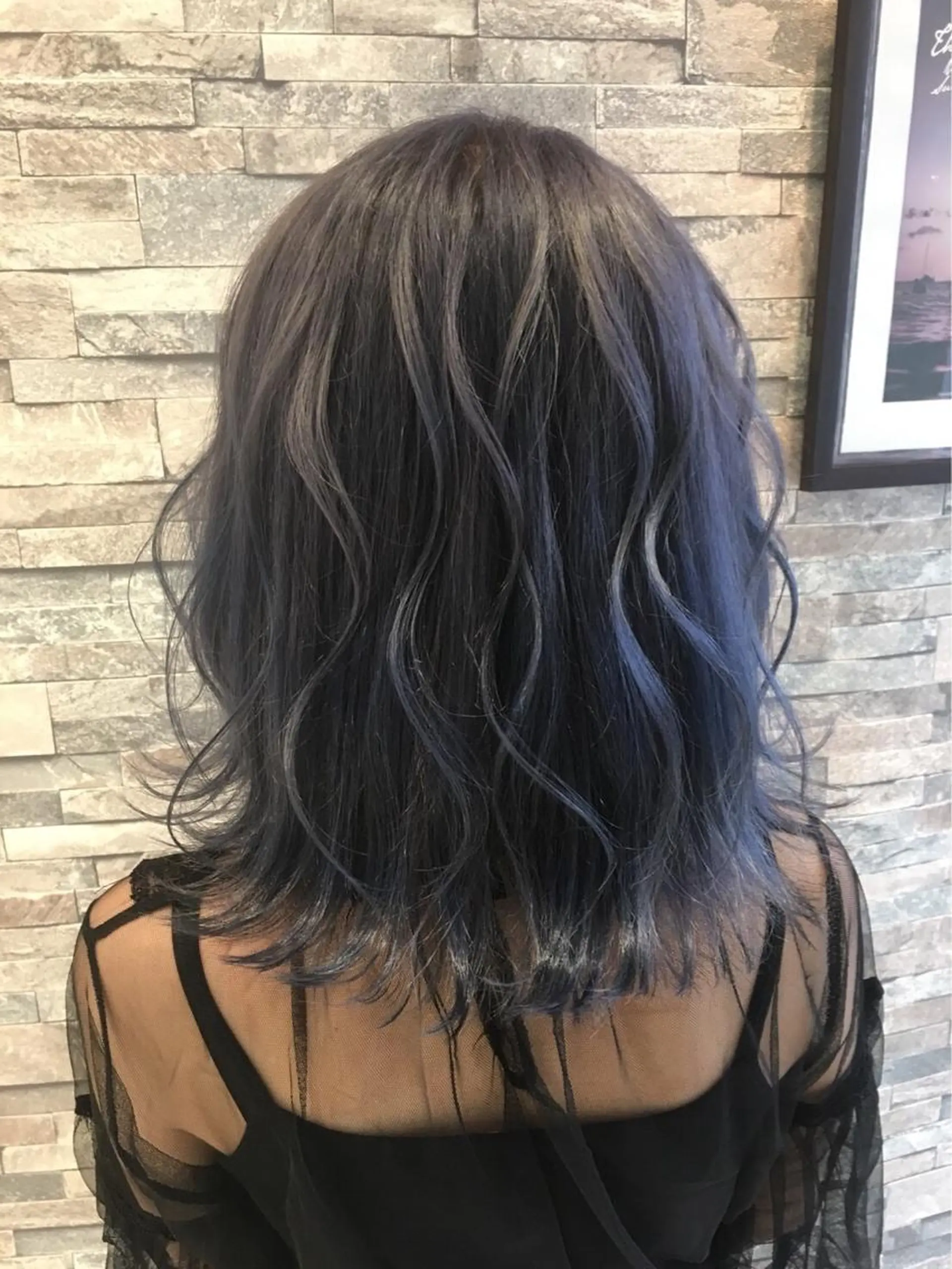 ミディアム カラー グラデーションカラー シルバー 宍戸 海斗のヘアスタイル