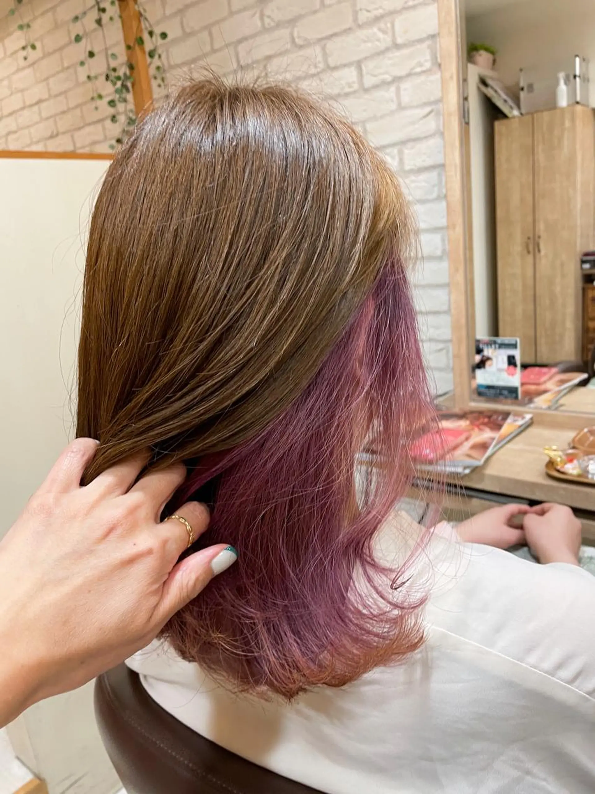 ミディアム カラー ベージュカラー インナーカラー ピンクカラー 清水 有実子のヘアスタイル